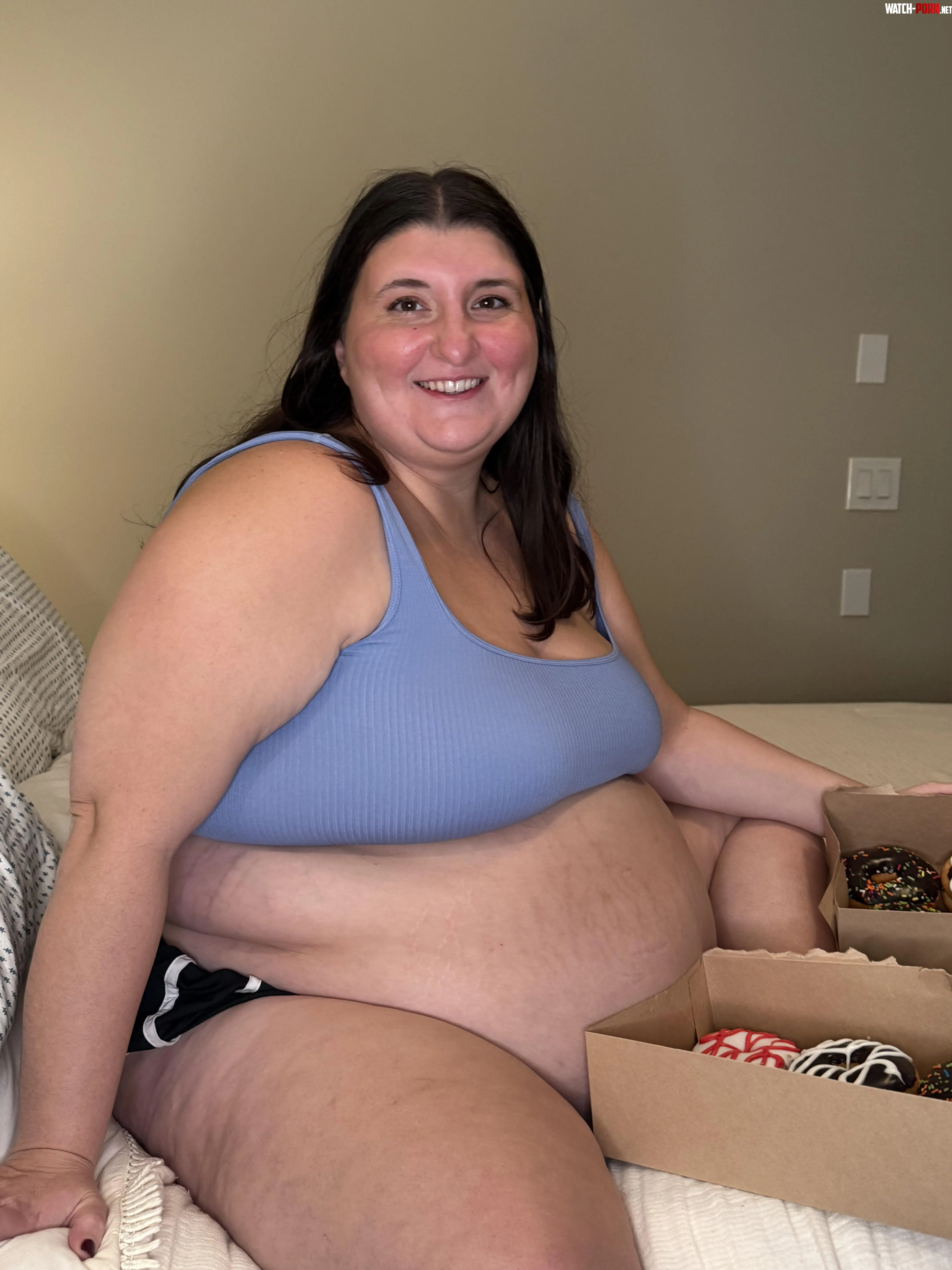 There’s nothing a dozen donuts can’t fix ❤️🍩 by preppyandplump