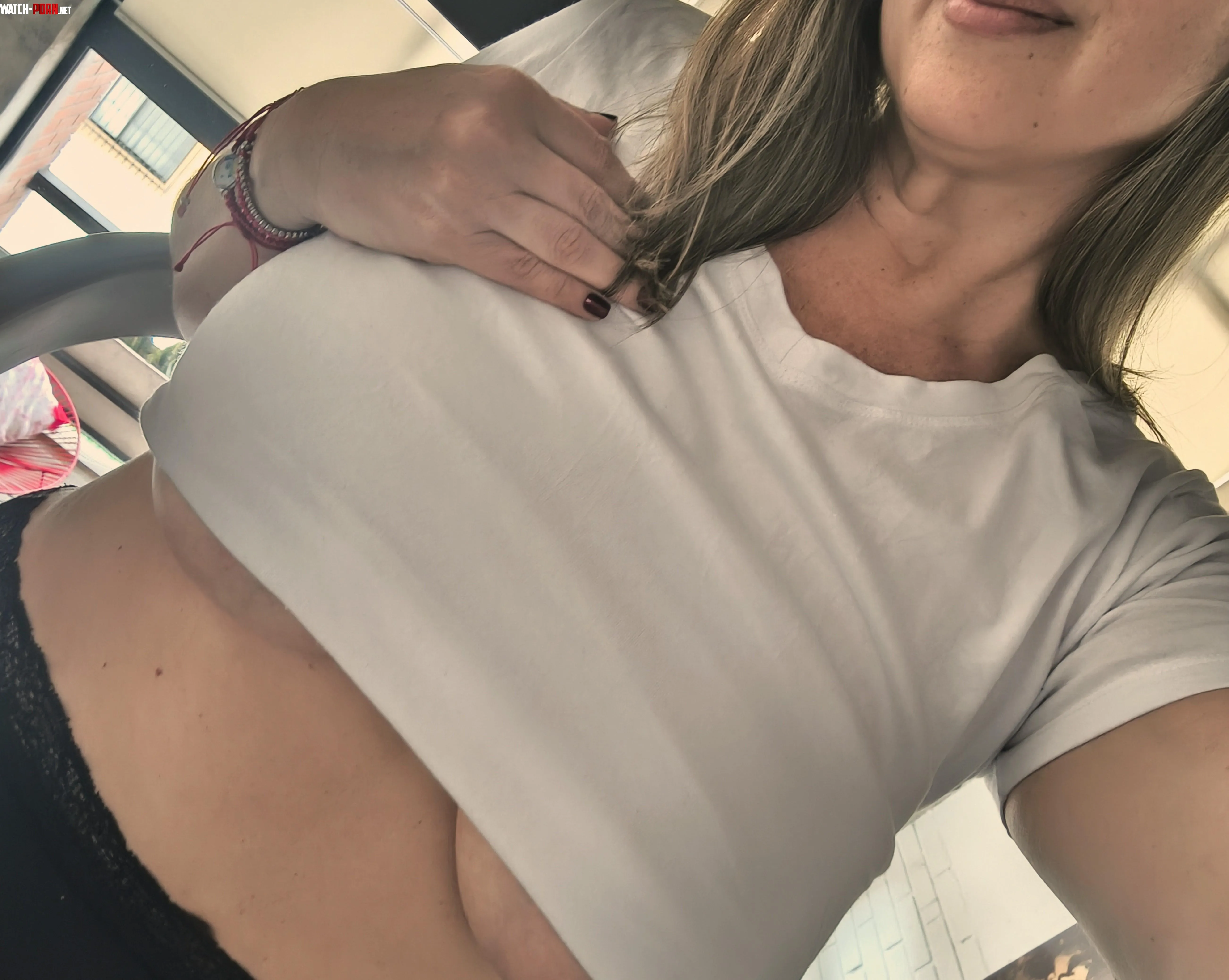 Small underboob peek by sarahmoom