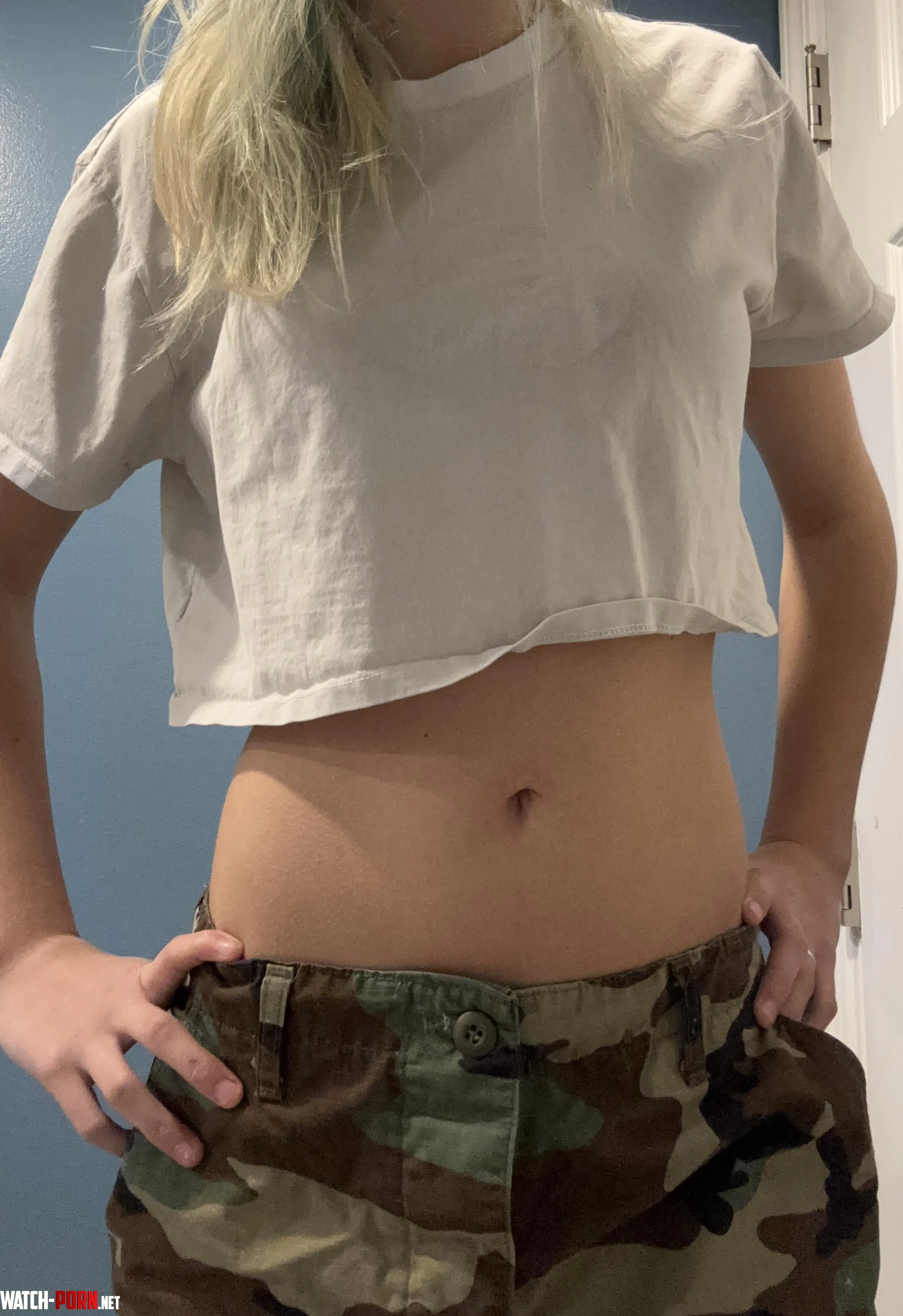 Short Top Low Pants (19f) by Heart_shapedboots