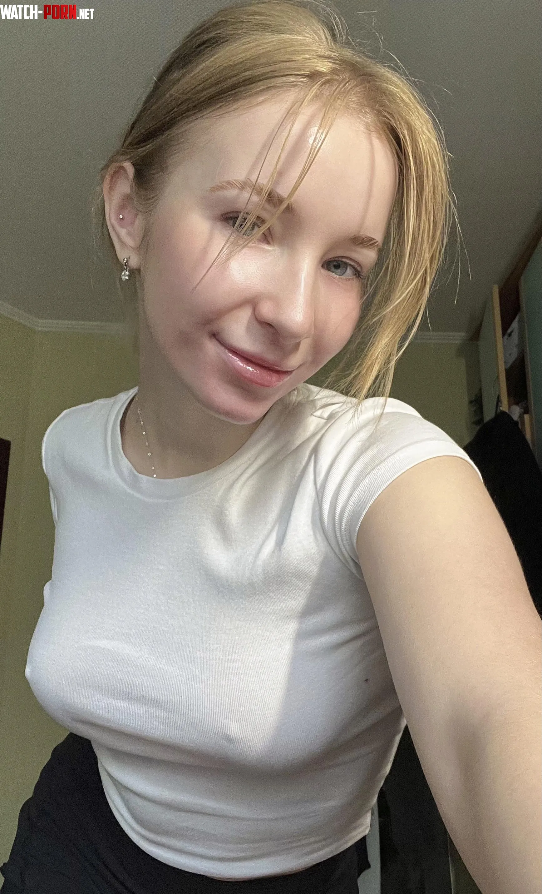 Would you even care if your roomie went braless? 👀 by sniftypie