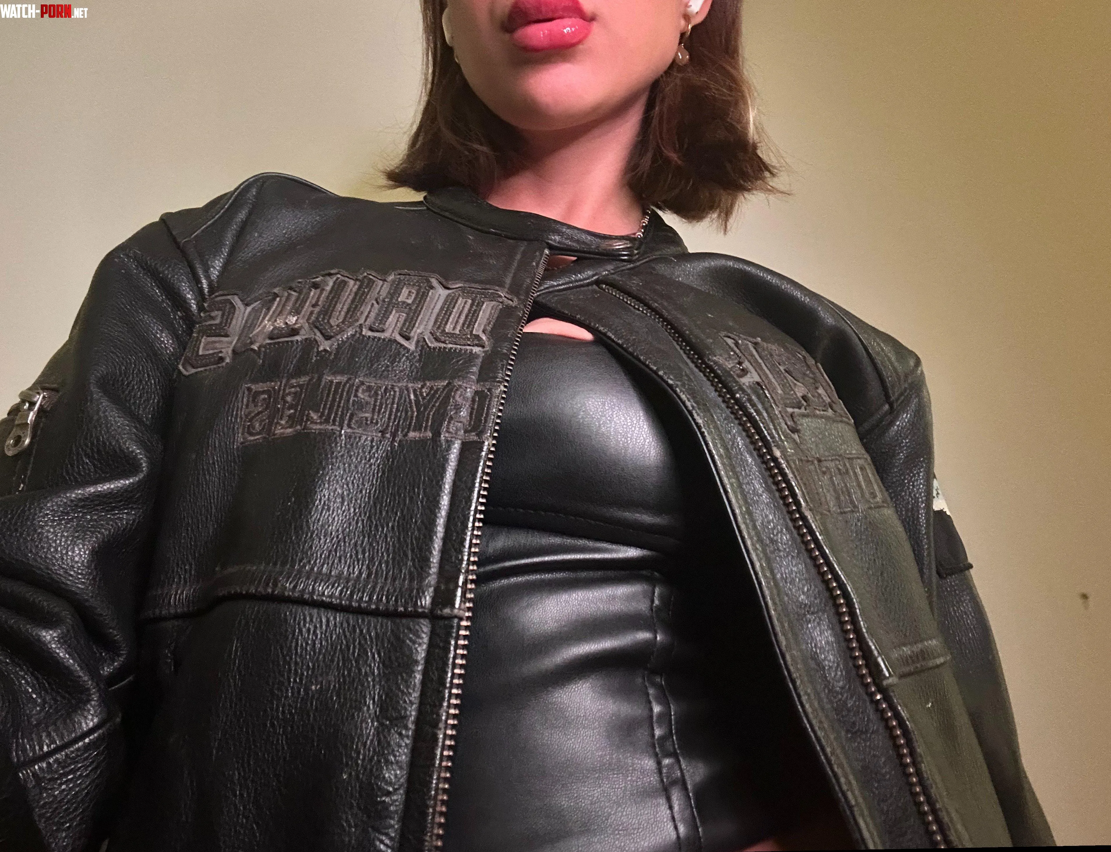 Shiny black hits different by SaltyIsabella