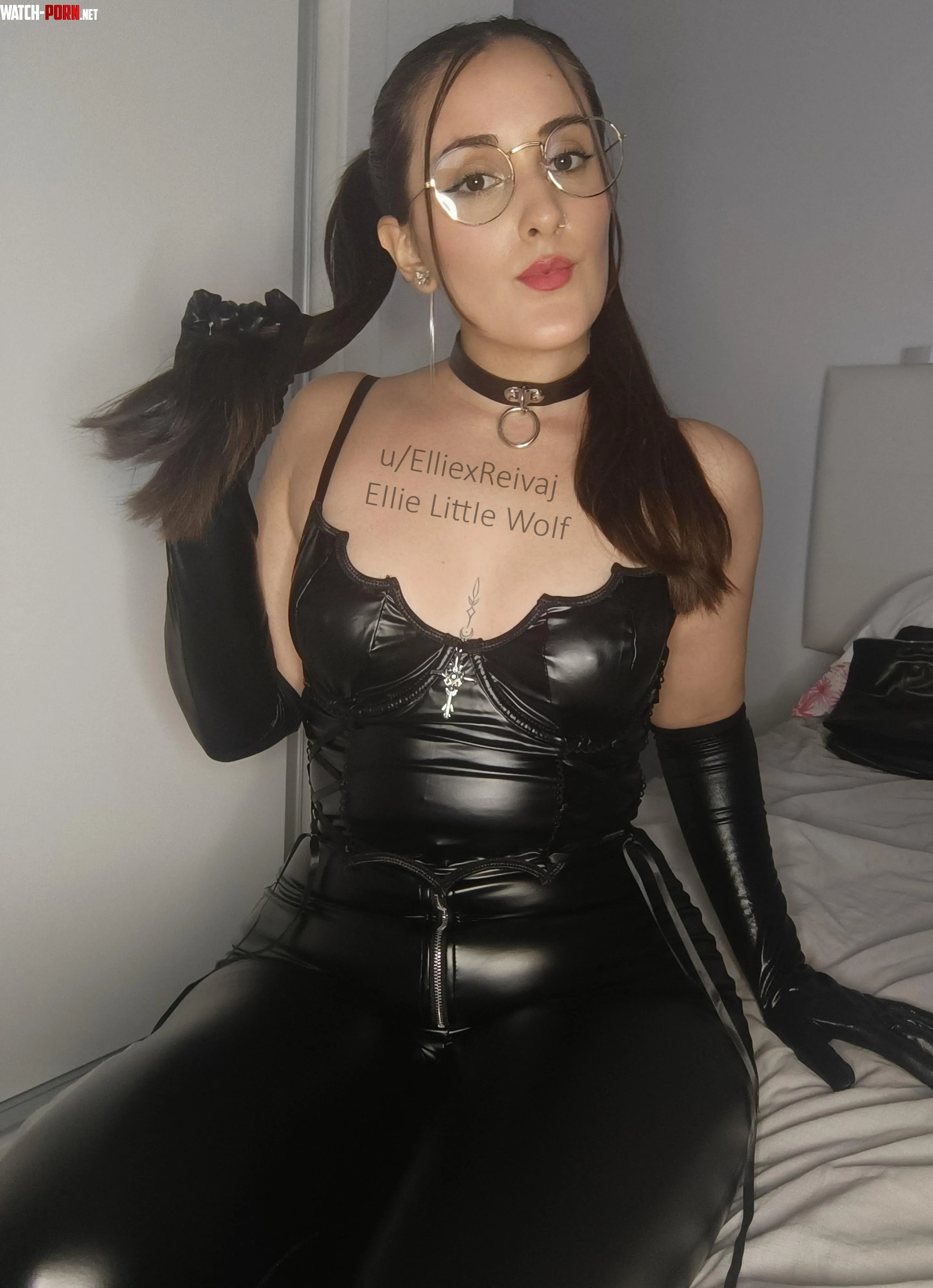 Brushing leather against your neck to test your control by ElliexReivaj