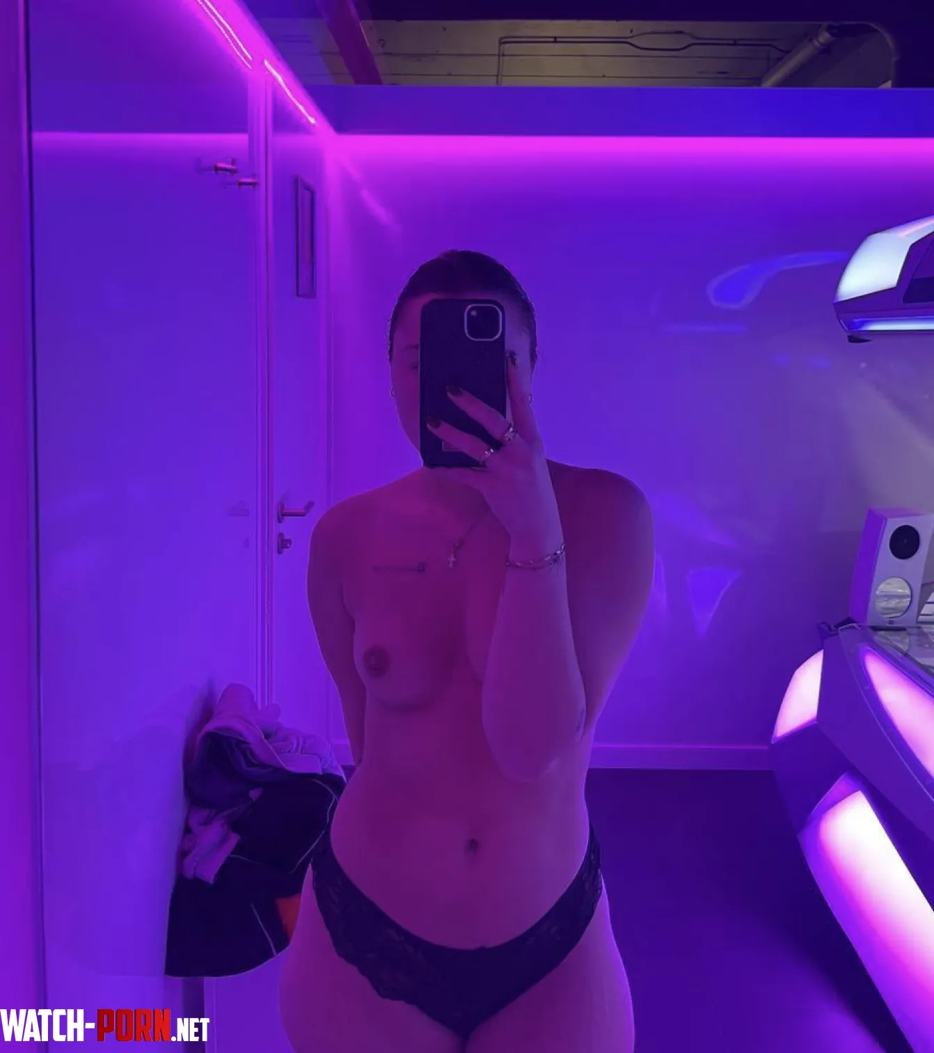 vill du snuska dig lite i solariumet med mig?;) by Ellashemlis