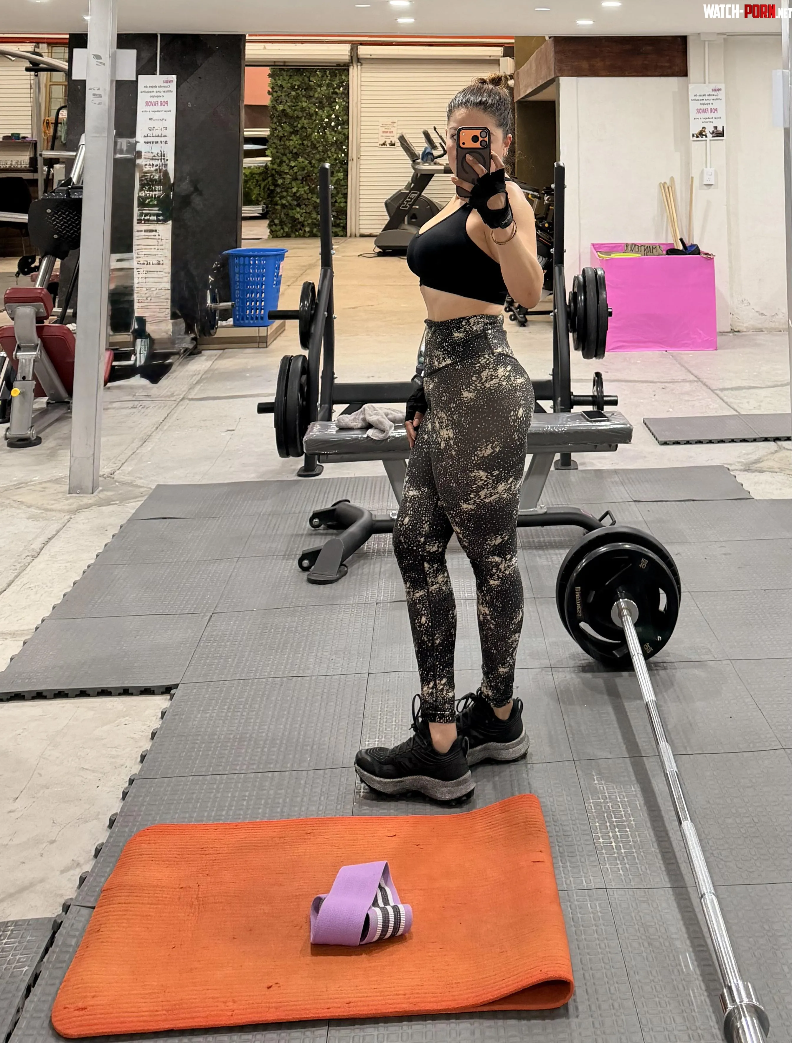 Lifting more than just weights tonight…. by queenmakybaladro