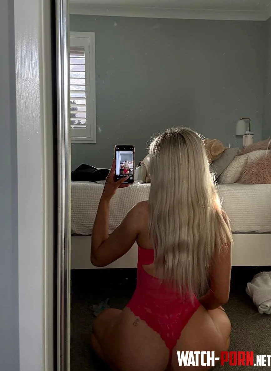 Blondie with a booty by lucyysmithy168