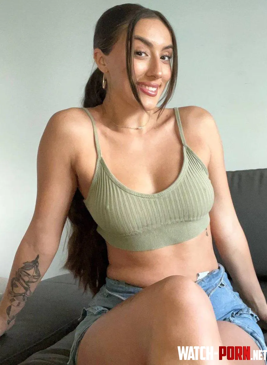 barely poking, still cute by lulucocopuffs