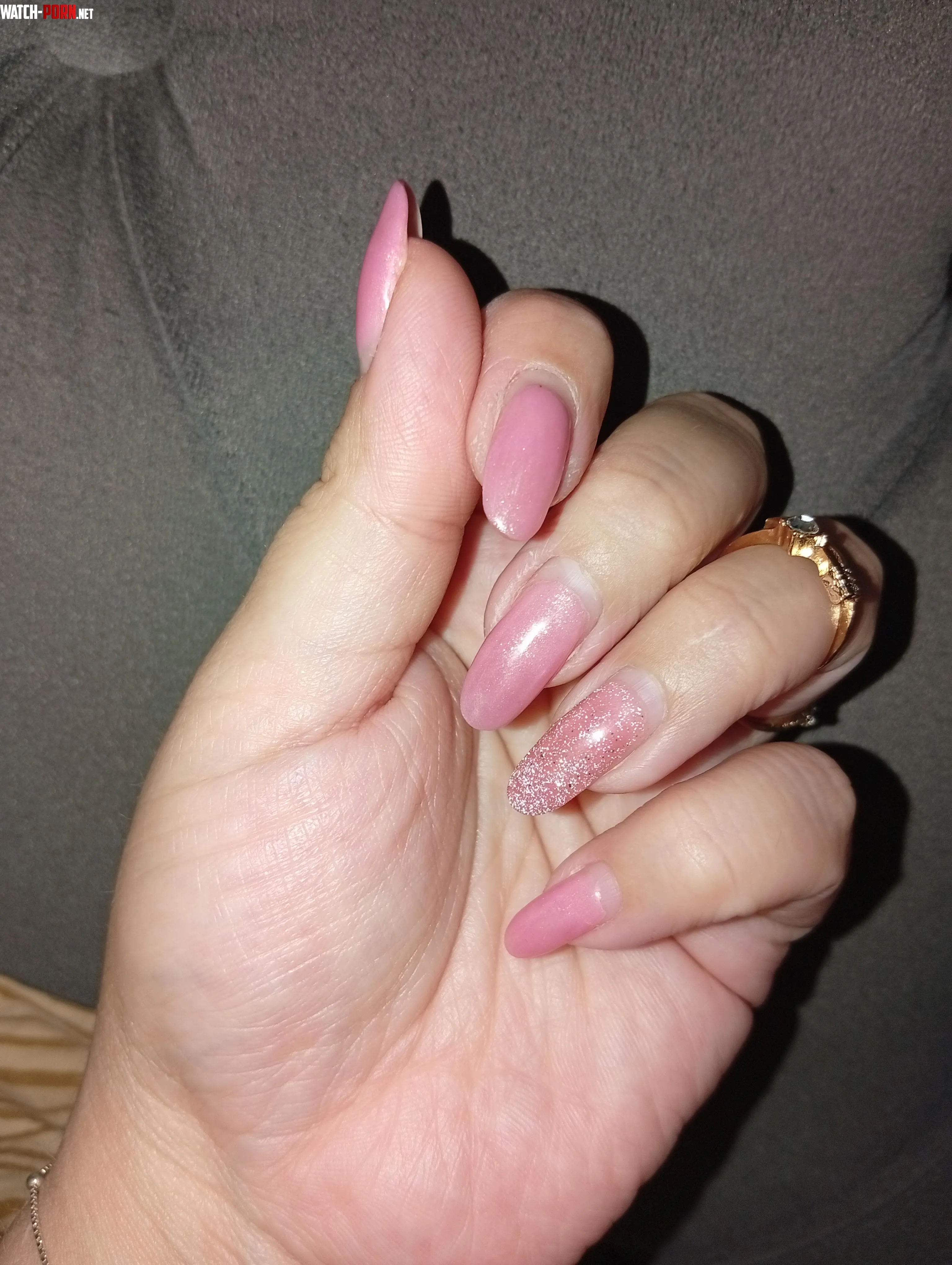 It's the right place to show off my delicate and long nails by Zaribby