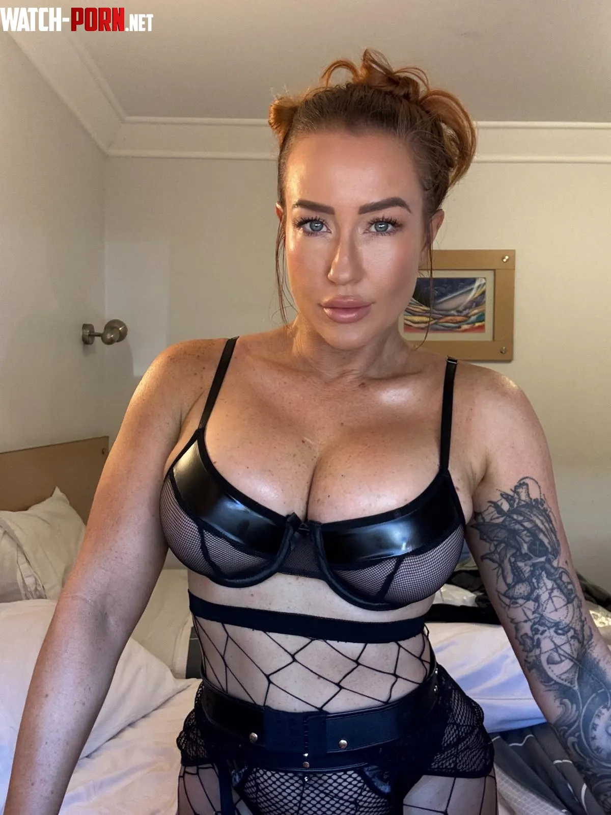 I know shiny gets you weak.. by _ladysexyfit_