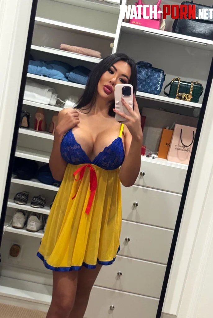 Your favorite Snow White bimbo by nancydollxo