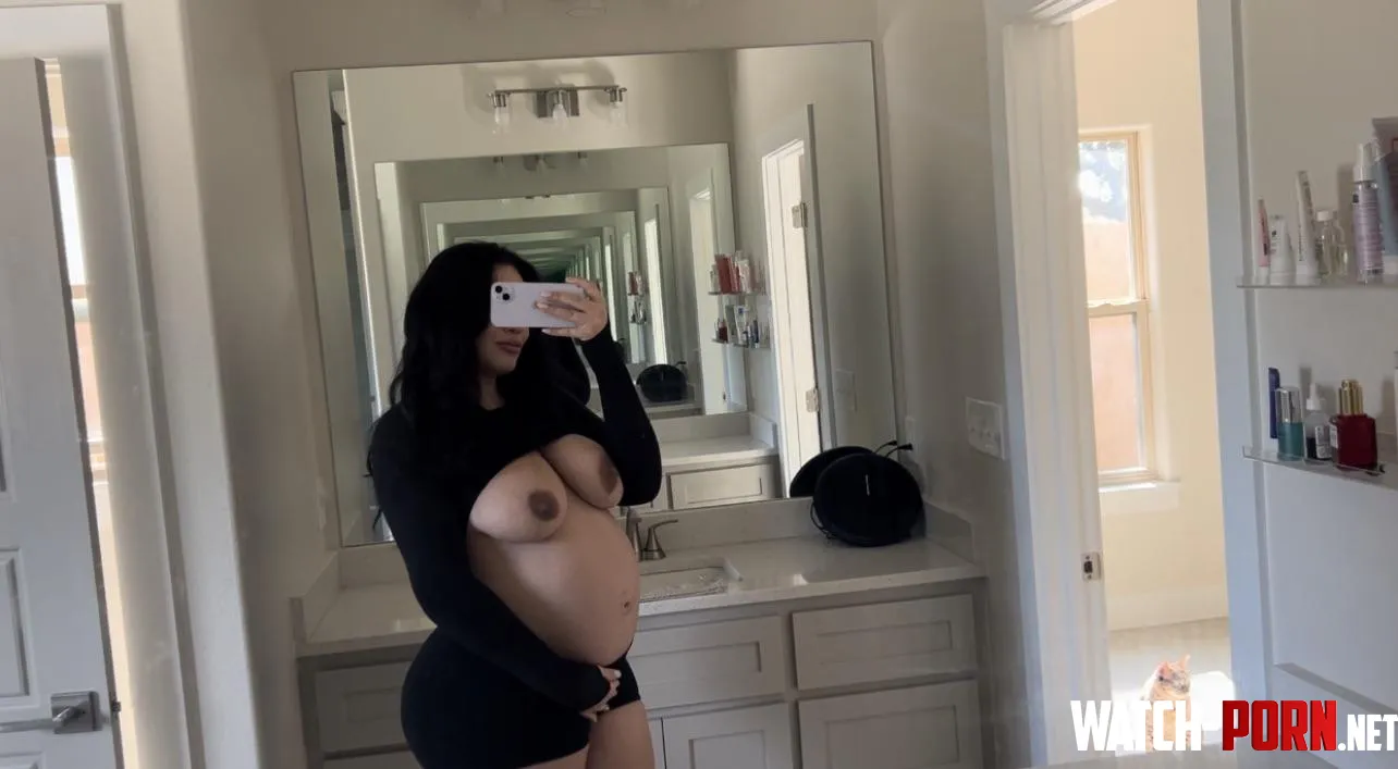 Pregnant body by Sashaasins