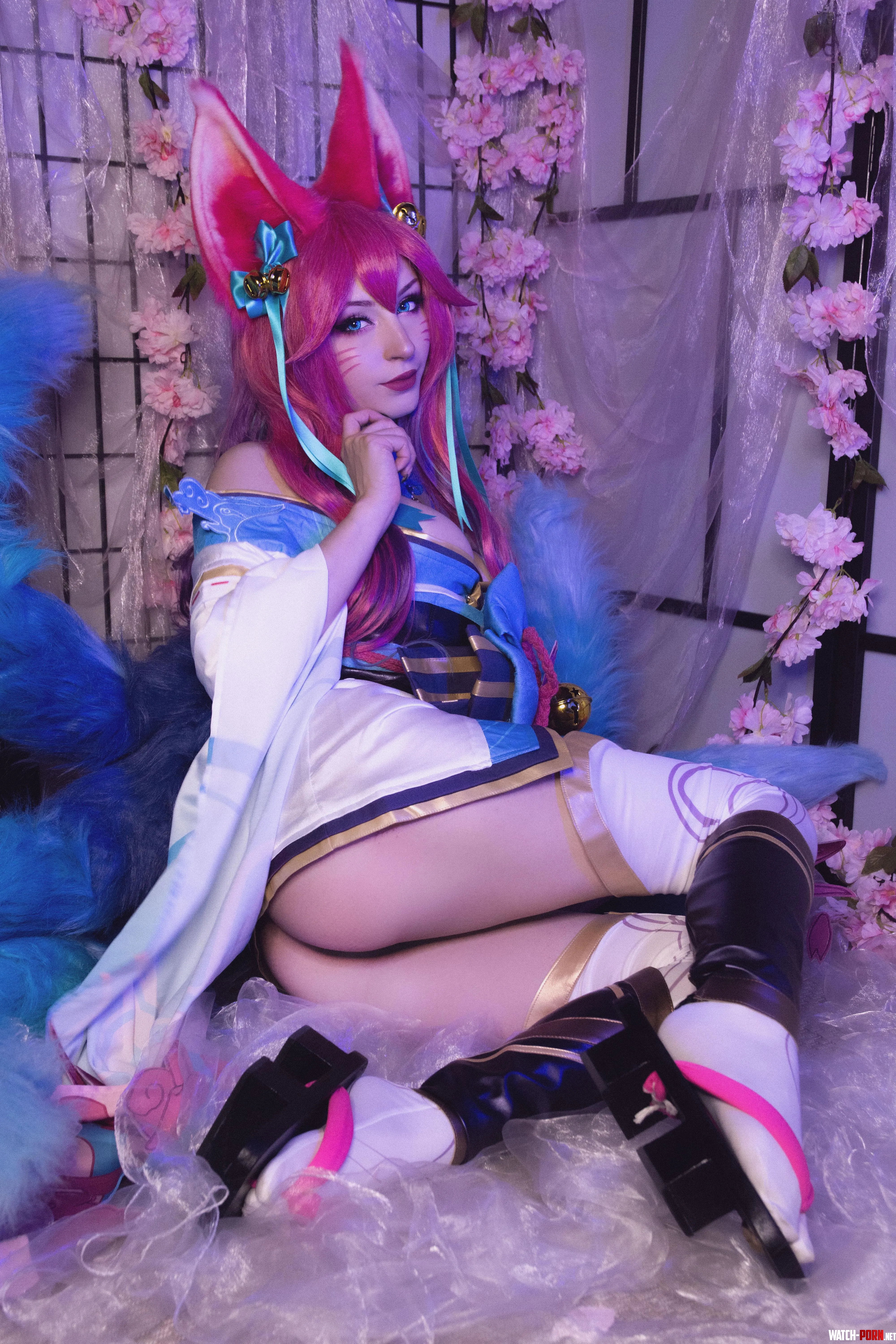 Ahri's sexy booty (Shirokitsune) by kuropuppi