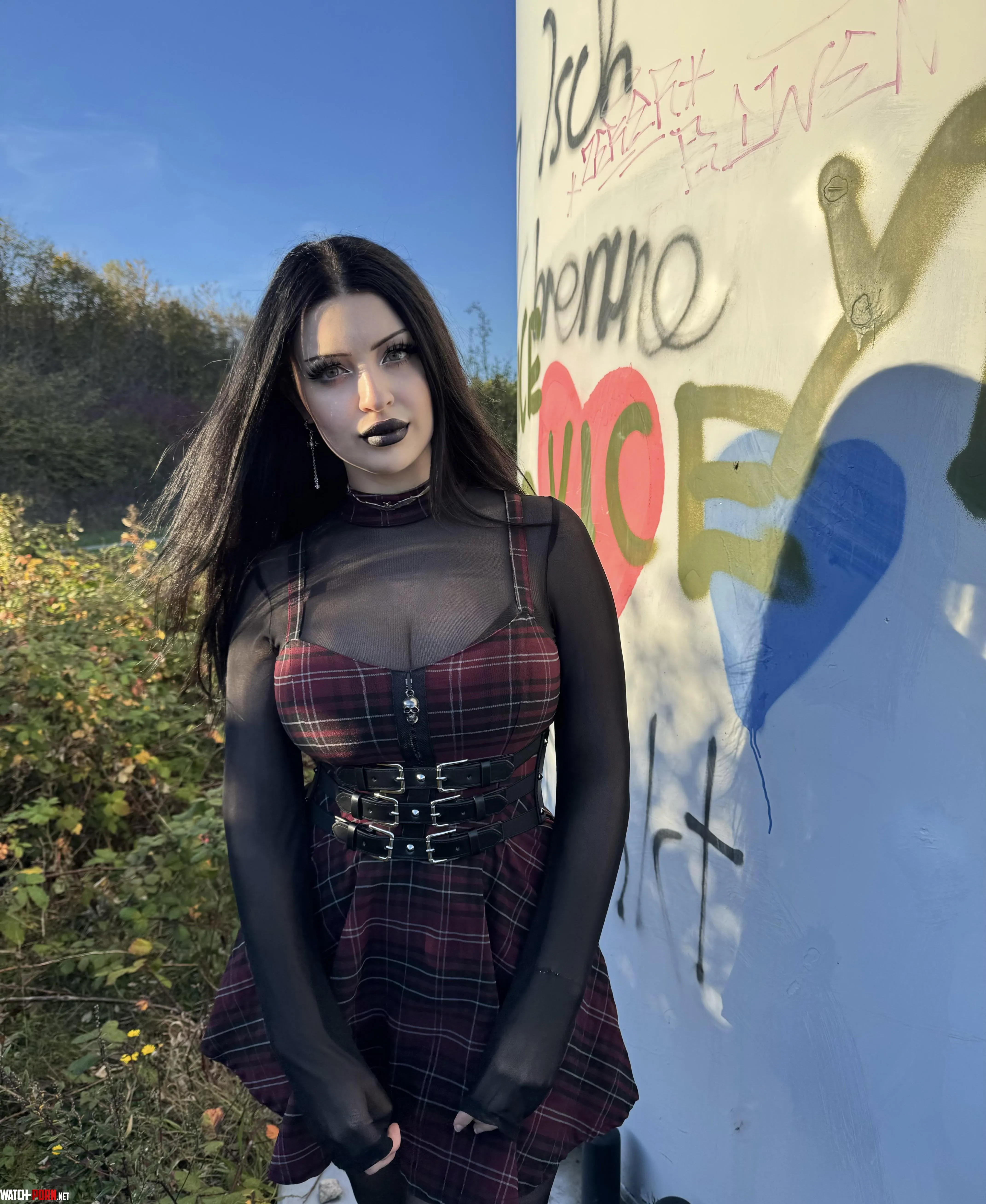 am i goth gf material? 🖤 by ahriem