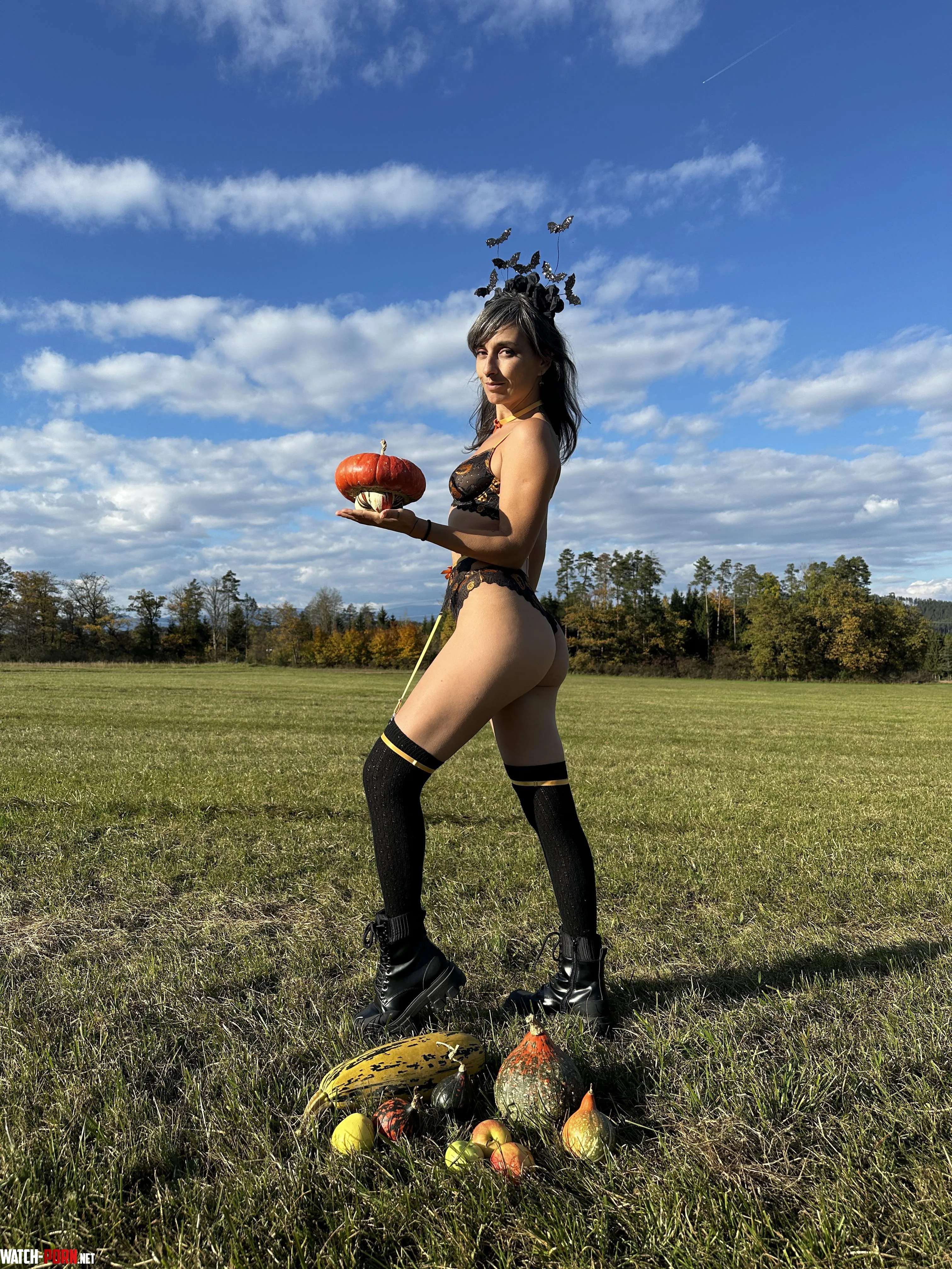 Witch Leyla by LeylaLowe