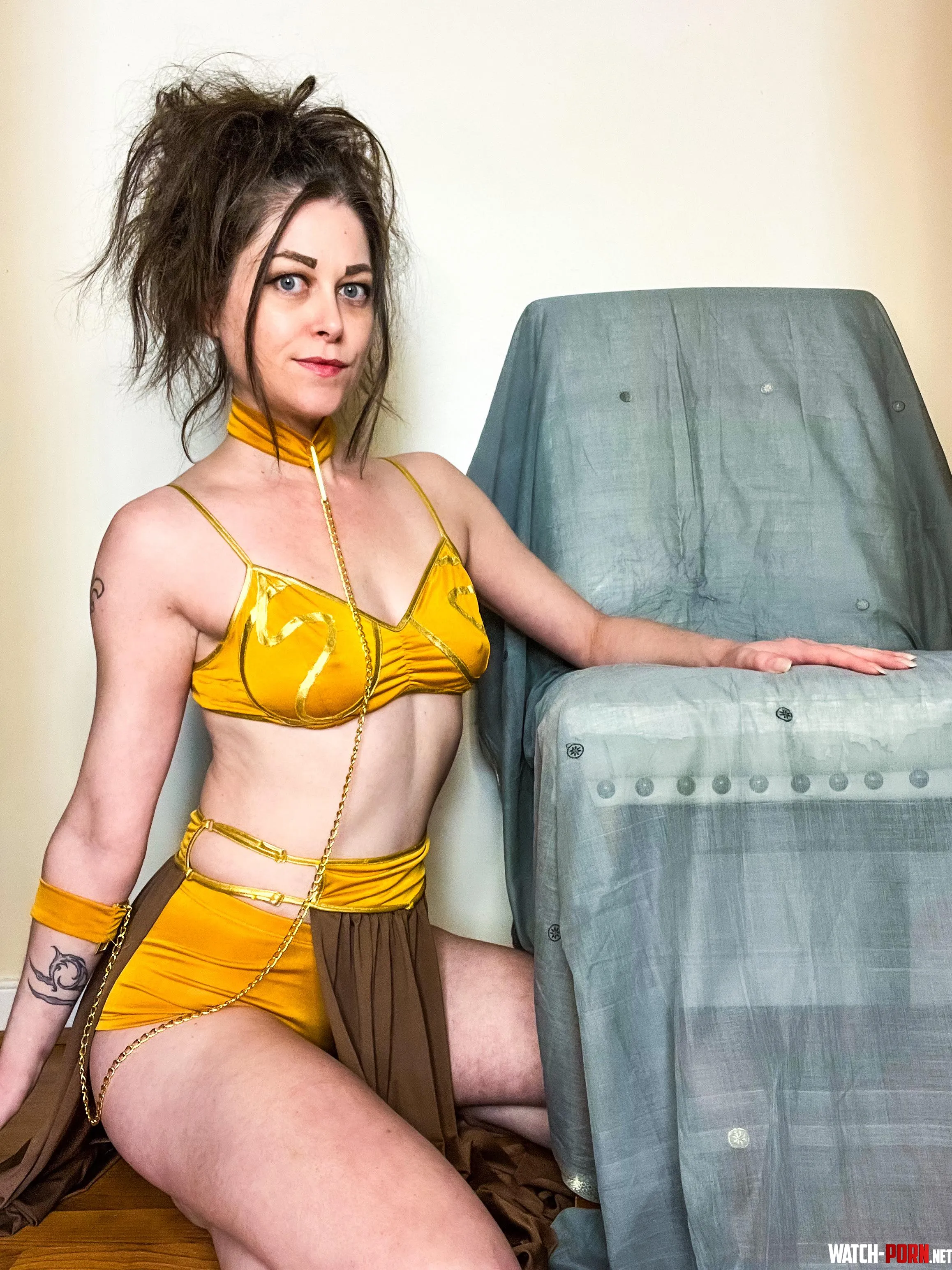 Slave Leia sitting by Jabba the Hutt’s throne (OneBlueIris) by OneBlueIris