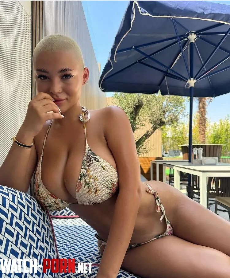 Stunning by readitthrownaway