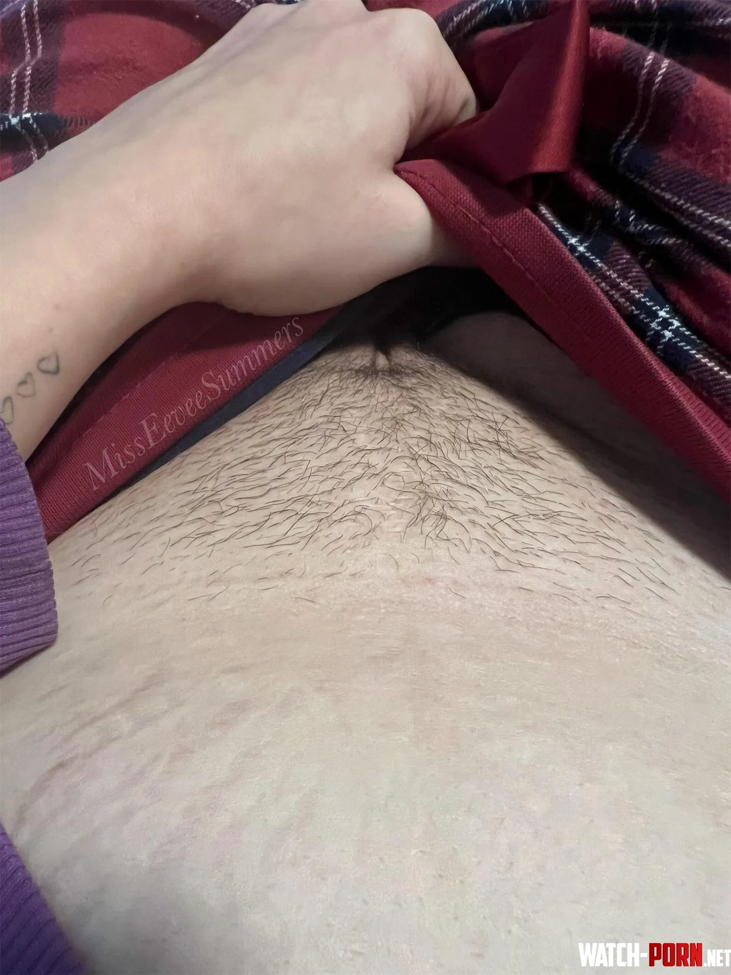 Just a quick flash of pussy by MissEeveeSummers