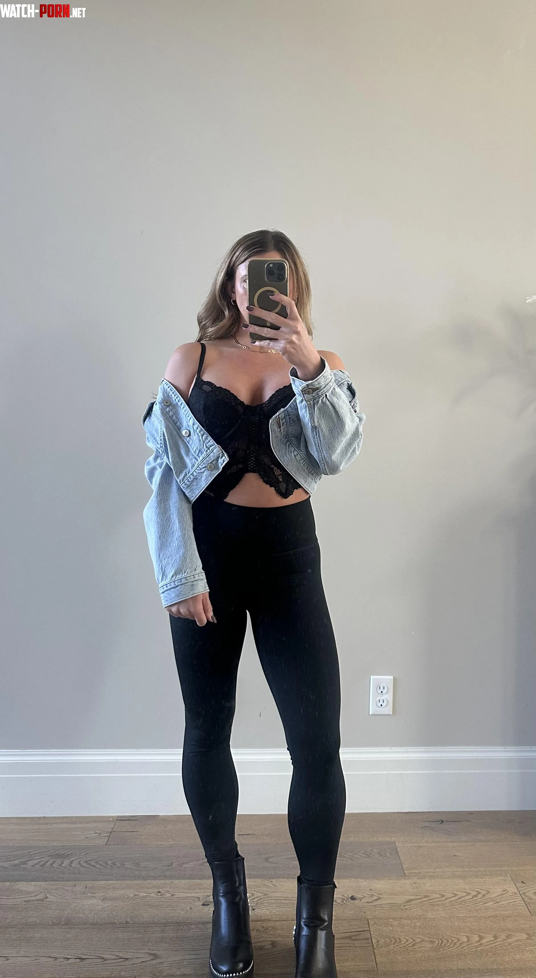 A Milfie with a naughty body by Taylormade_Tease