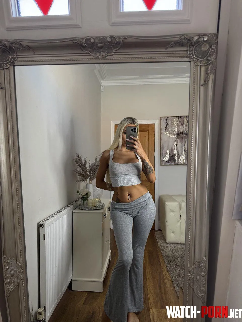 Who needs armor when I’ve got leggings like these? by CakeSupp