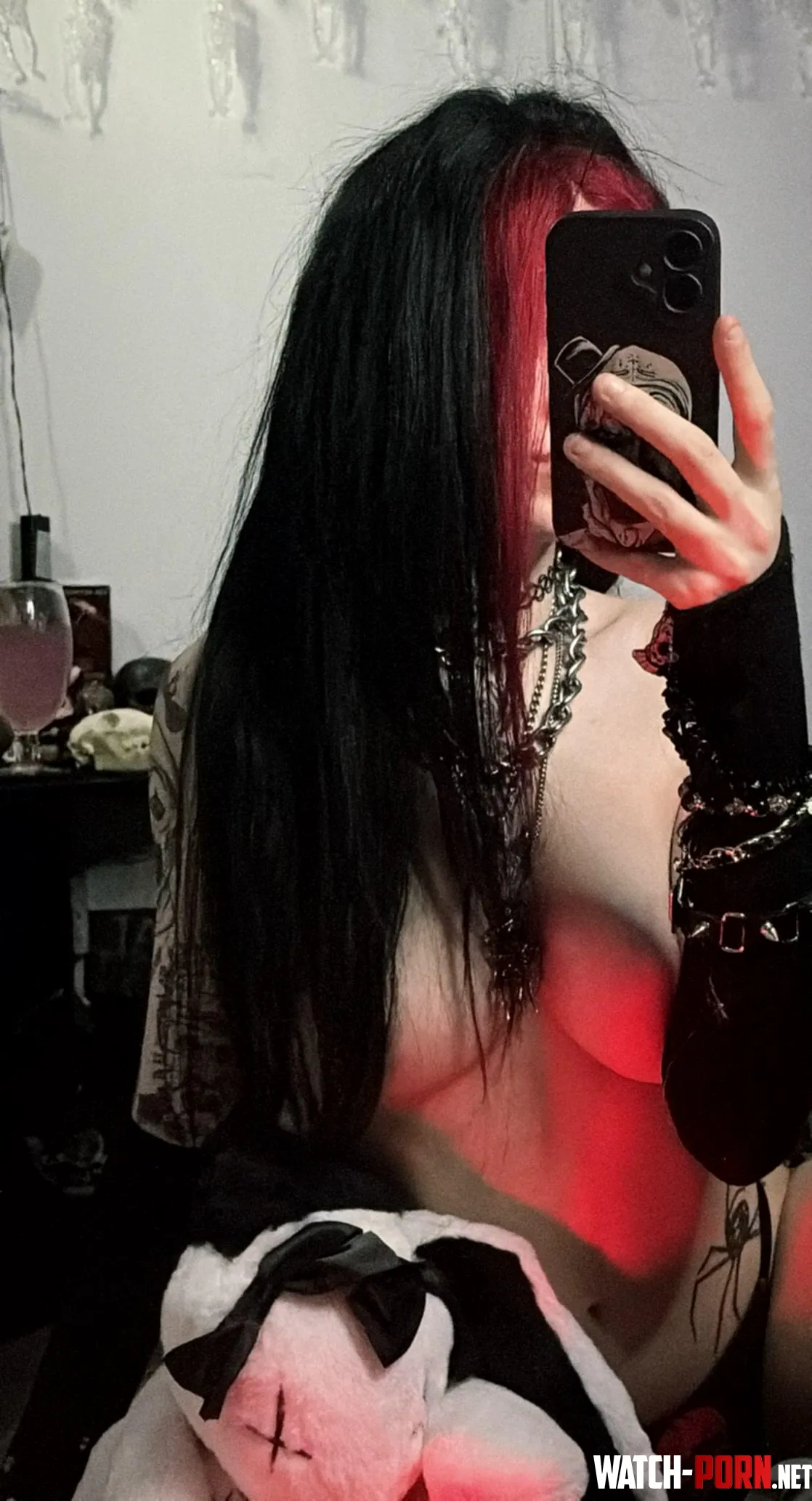 I bet I can seduce you in 10 sec by LivingDeadGothh