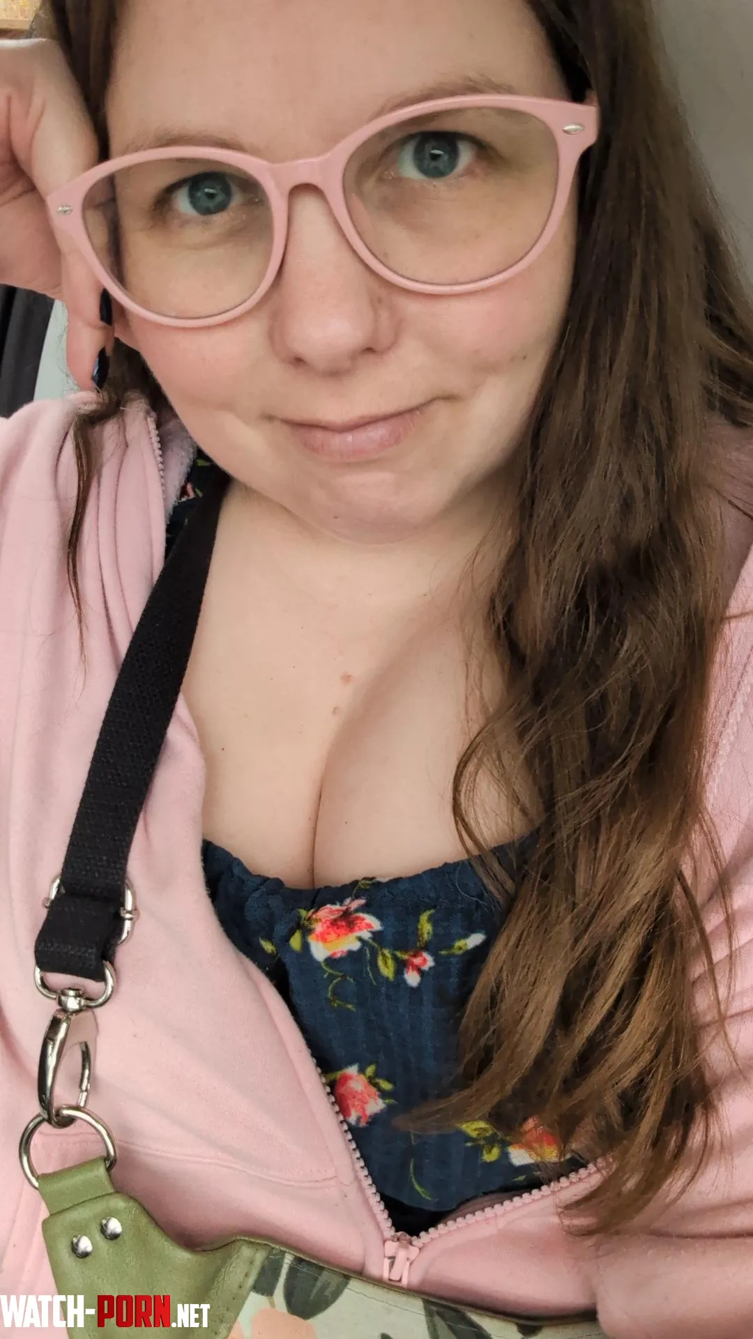 Trying to be a bit distracting by GimmieGnomes