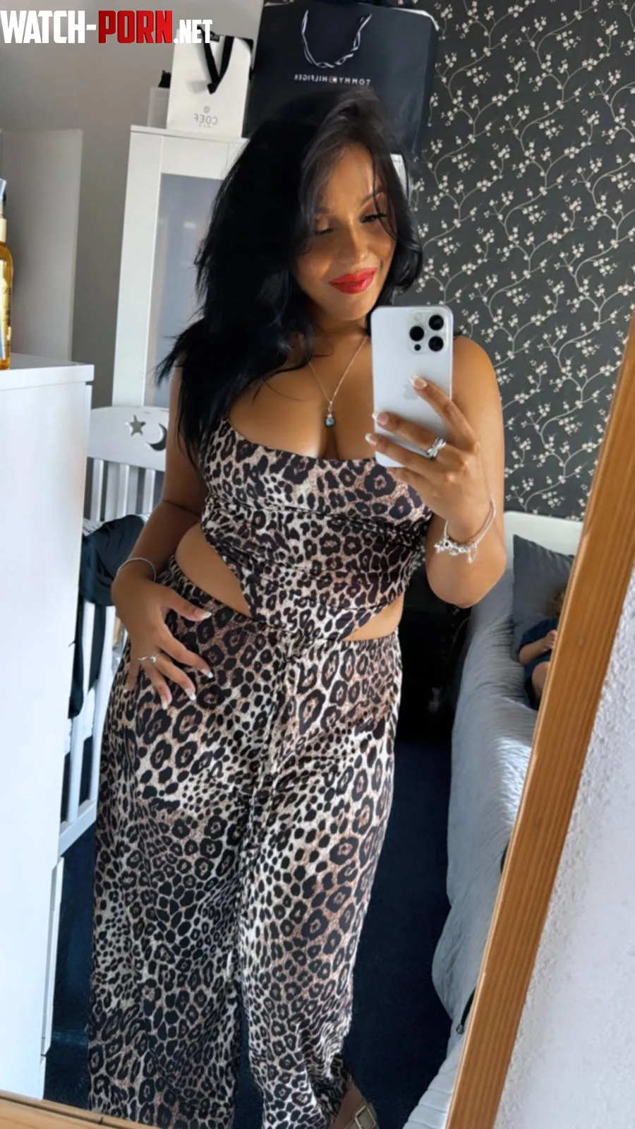 I love taking pictures of myself by Galadriel69_