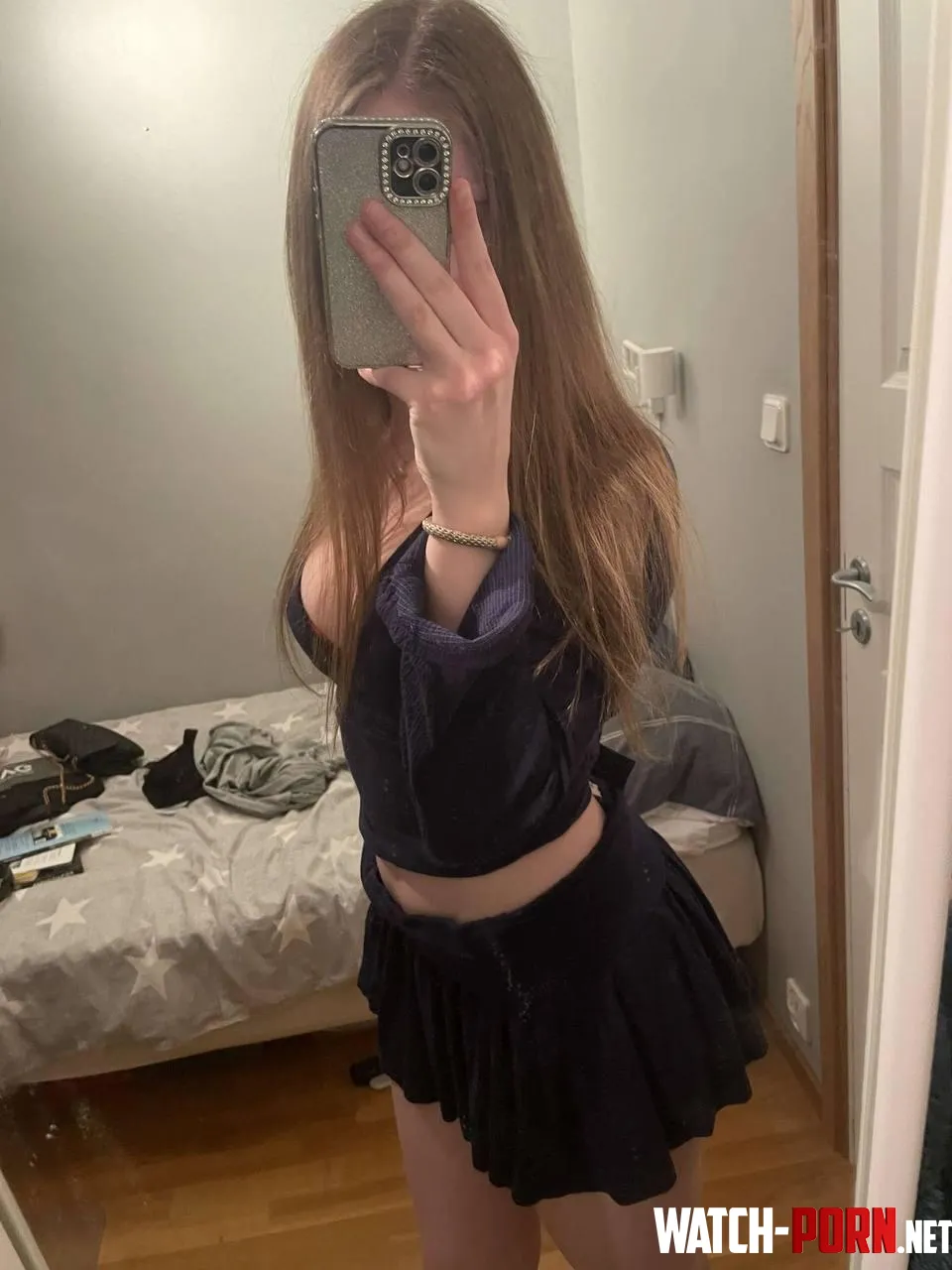 vill du se vad jag precis spelade in i sängen??? by Mediocre_Bet_1440