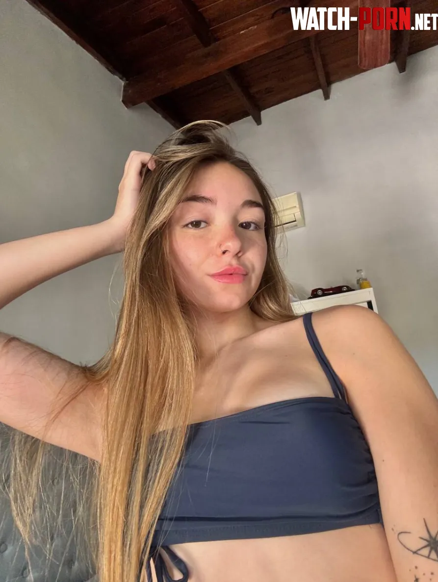 do u like skinny girls in crop tops? by Aliyaowo