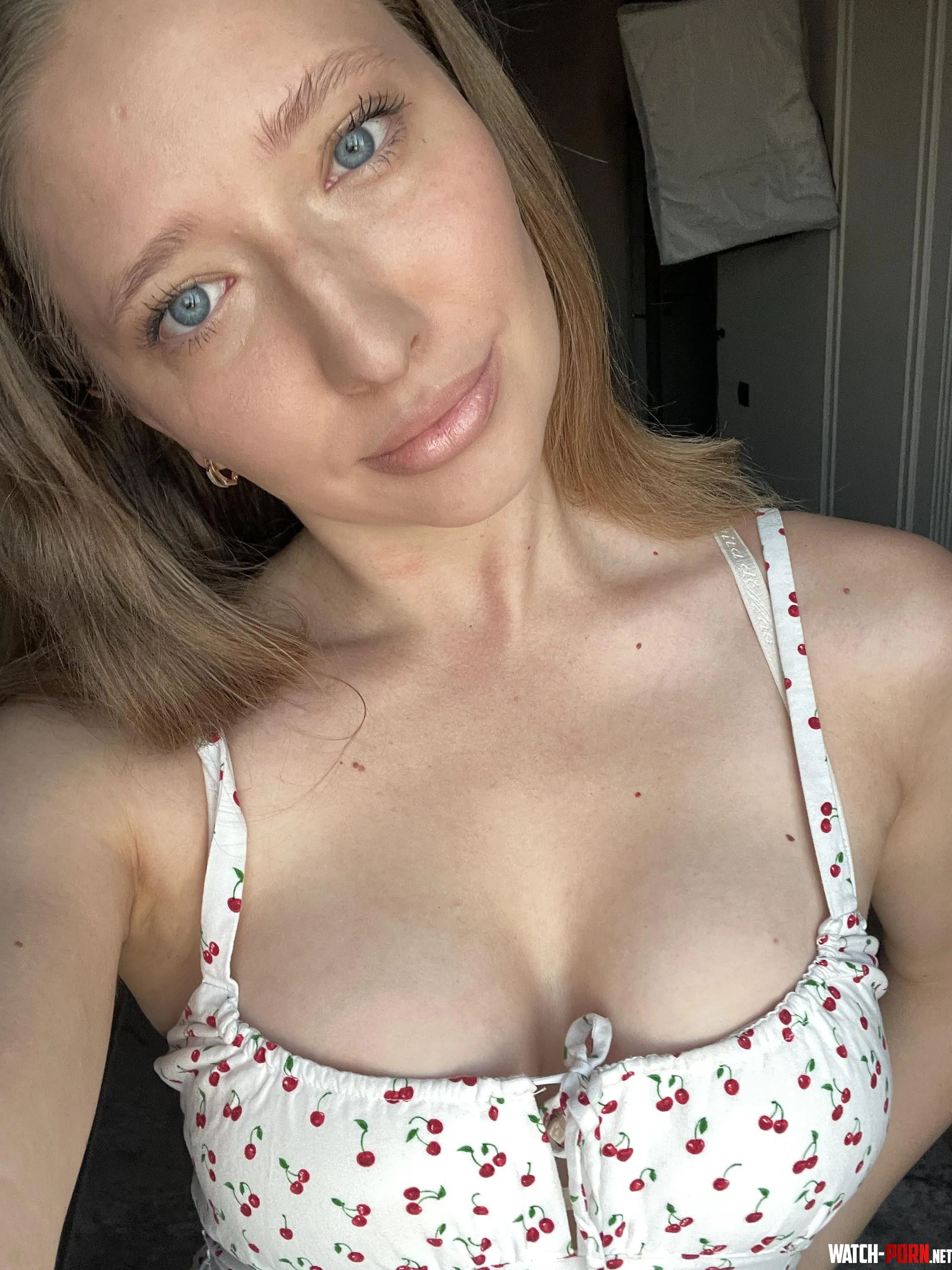 Frex go well with cherries by Kkeysi