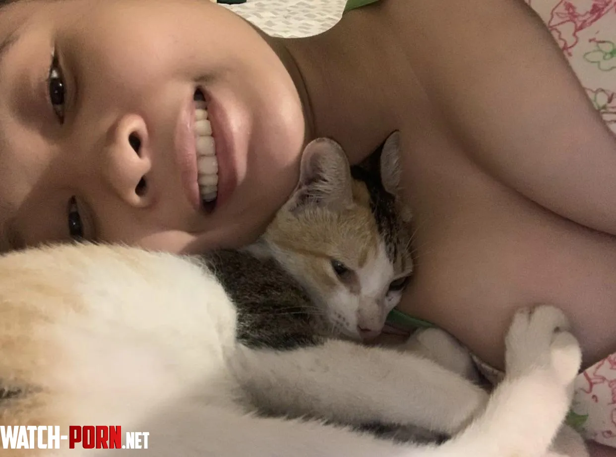 (F) with my kitty cat by shecanthandle