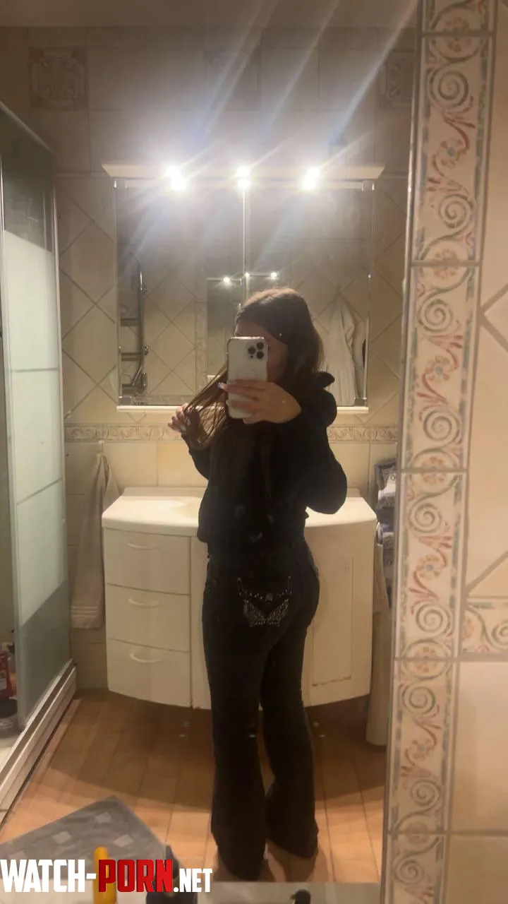 Har precis spelat in en strip video🙈 ska jag lägga upp den här visa lite kärlek by Both_Engineering8537