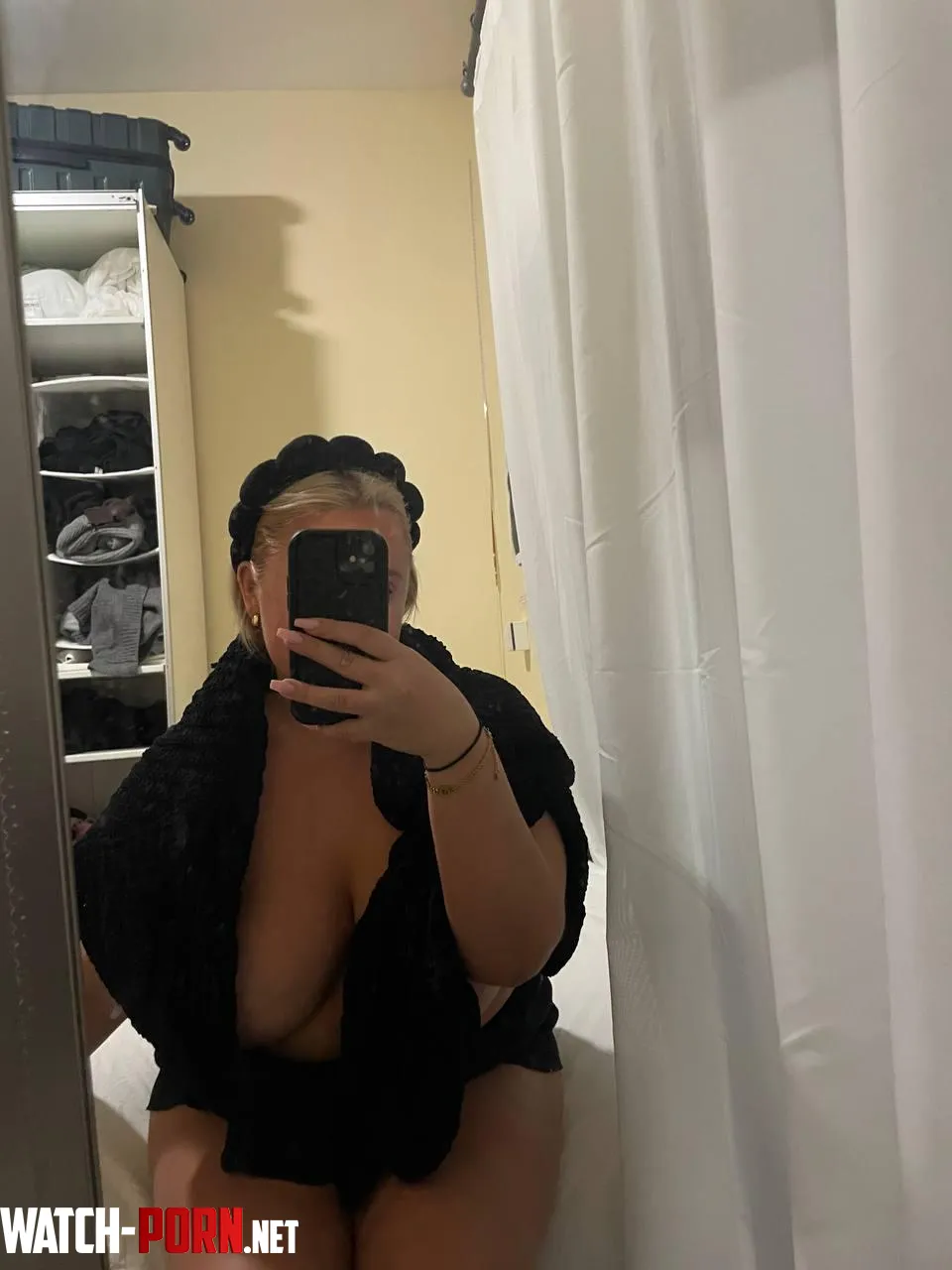 100 likes och jag visar utan täcket ivägen😘 by Putrid-Grand3373