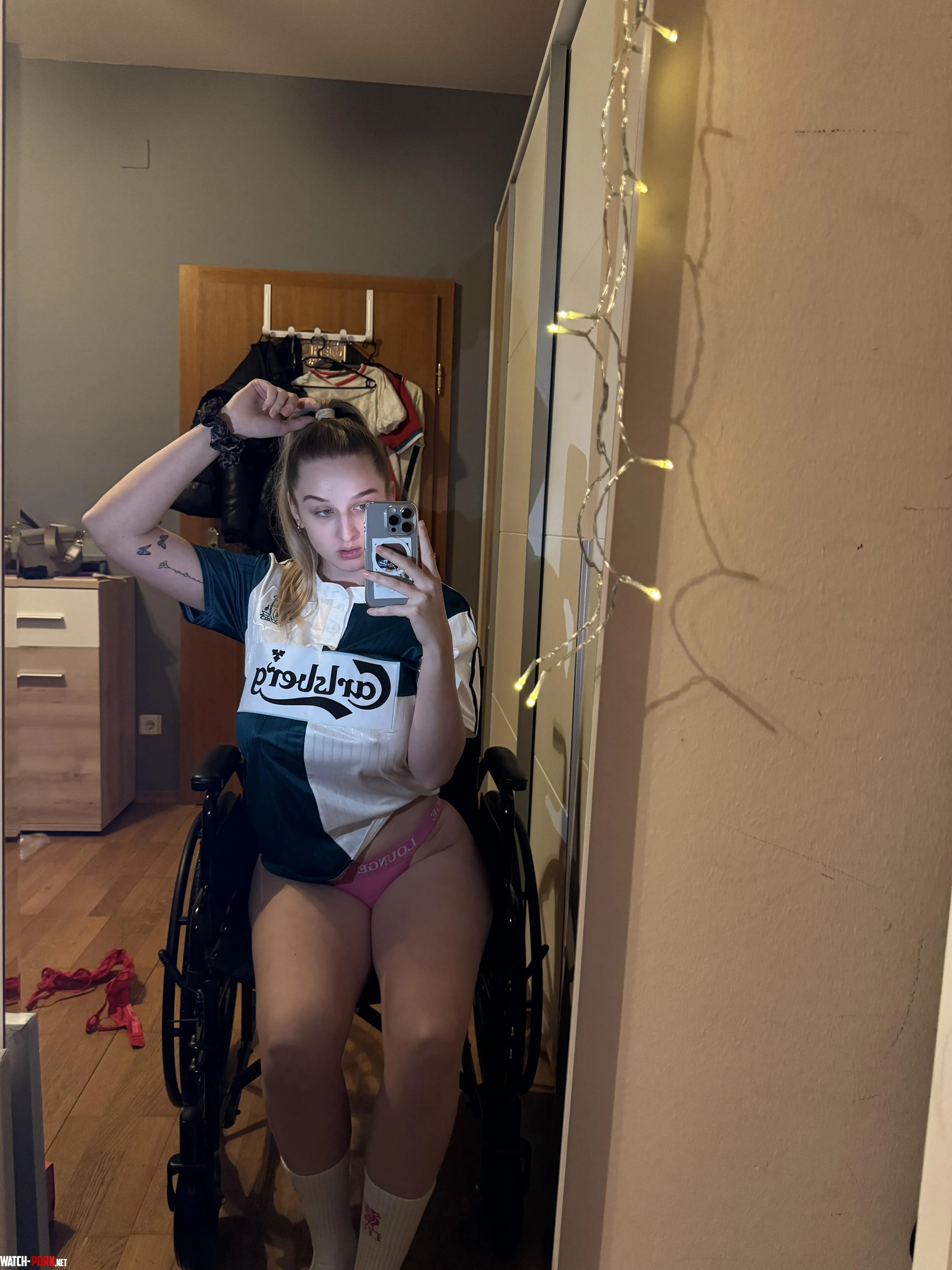 do you adore girls like me by foxielovelyredxo