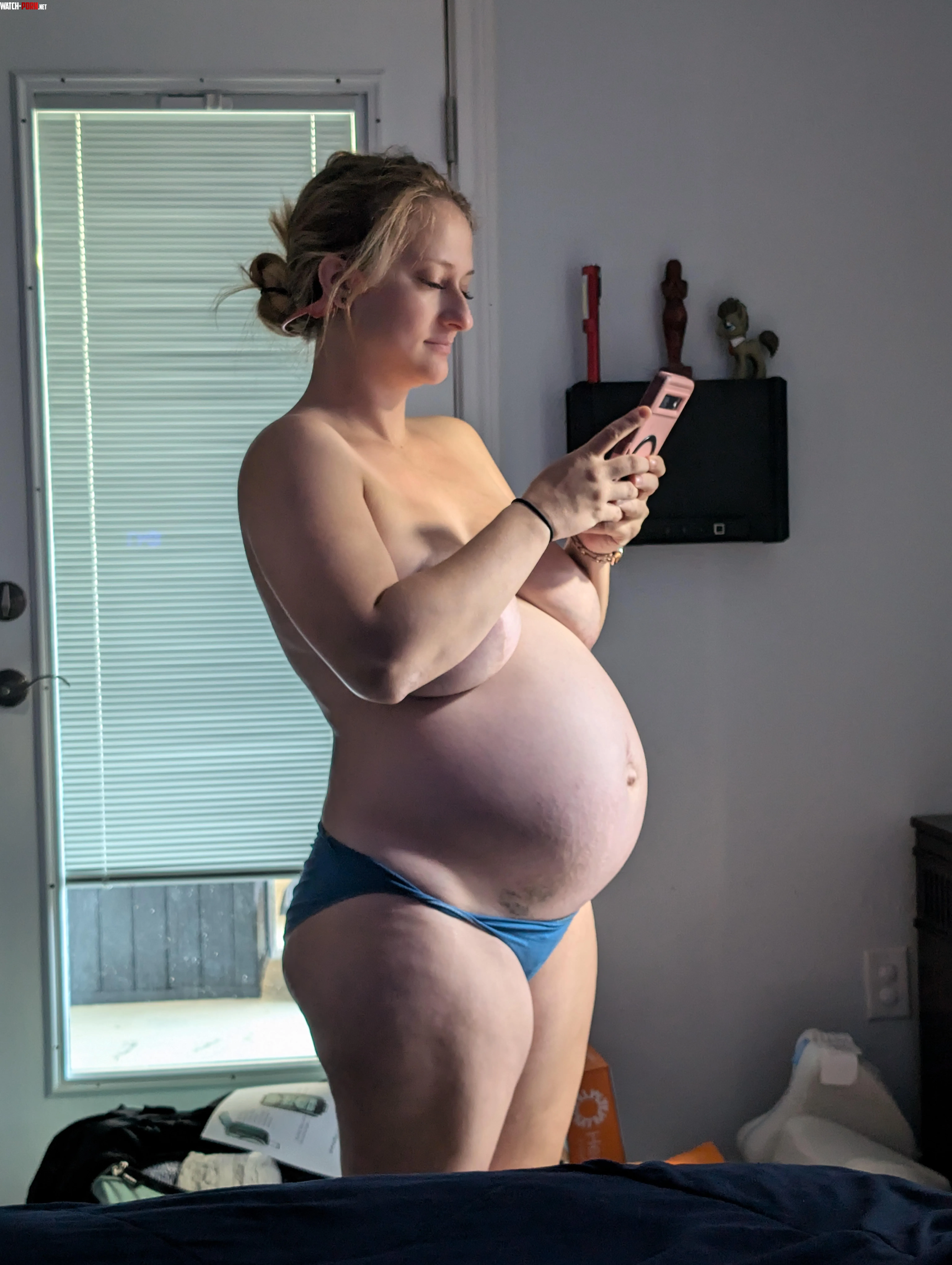 When pregnancy looks huge on you because you're 5' by Darling_lil_kitkat