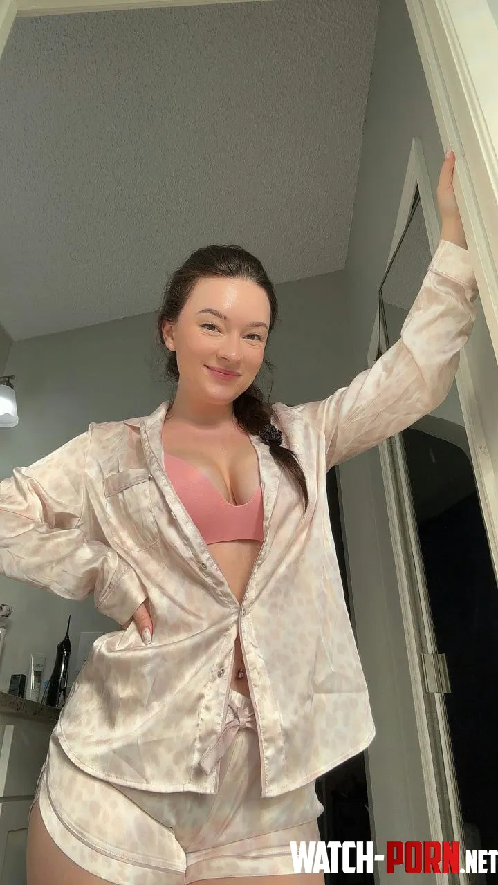 I bet we could find a good use for that cleavage by PuffSnip