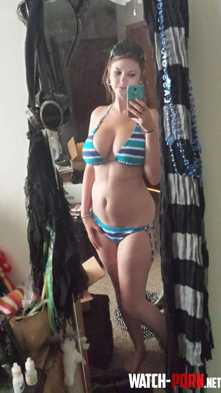 Mirror selfie by AmateurAdmirer