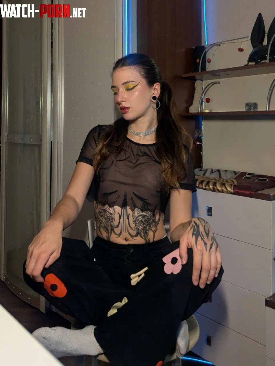 This blouse highlights my best features by Gloomylolila