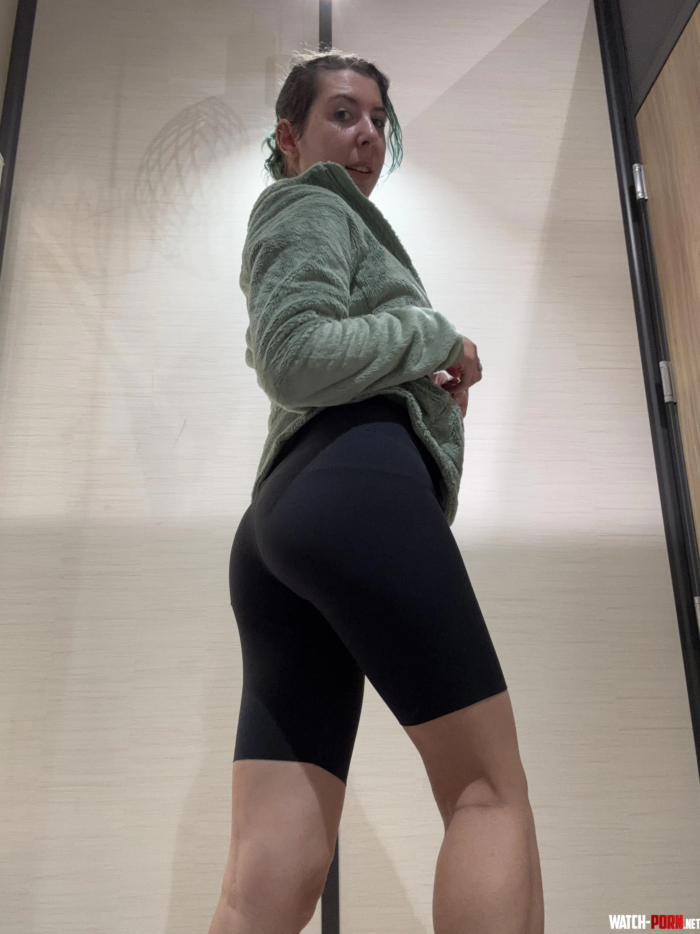 Trying on new winter leggings by sirenskiss3