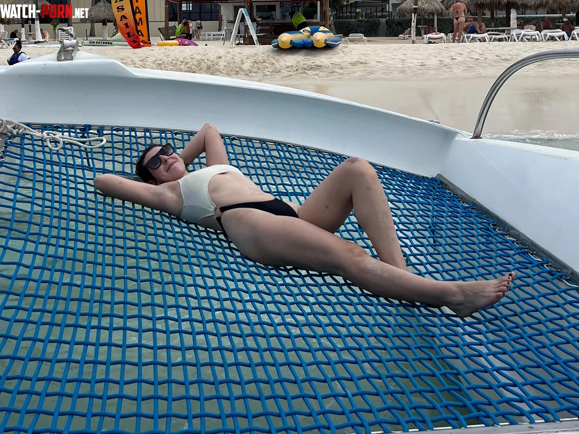 Long legged in paradise @sirenskiss3 by sirenskiss3