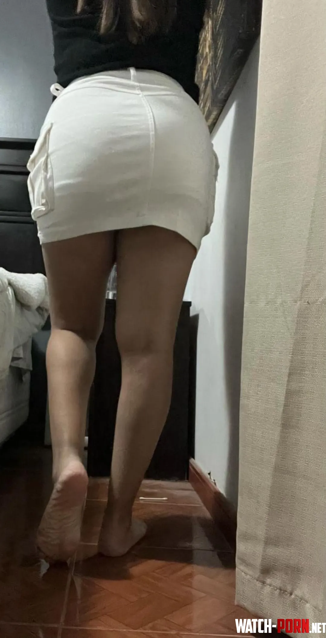 Fat ass, short skirt, arched feet. Thank me by arboldebolas