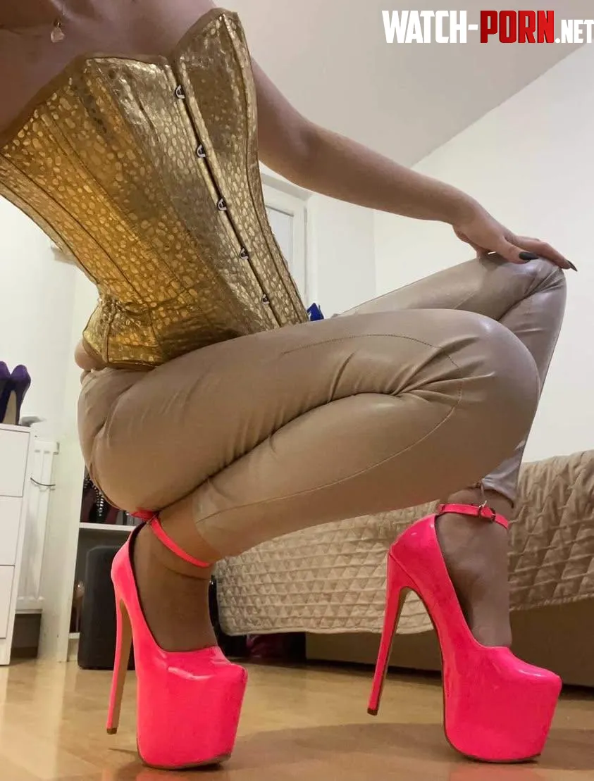 Hot leather leggings by Dominatrux_sabi888