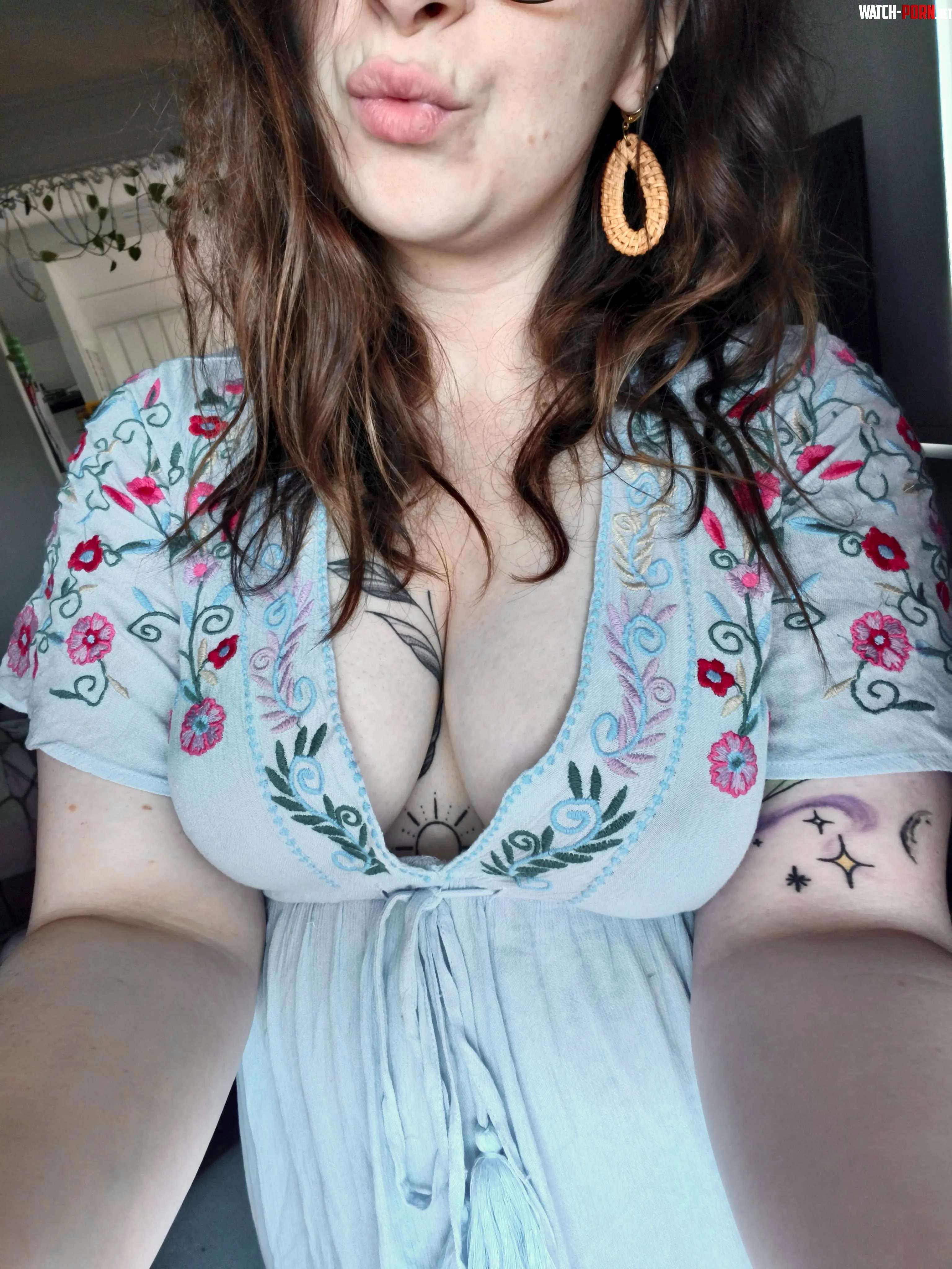 Flowy dress don't need no bra by Samusss95