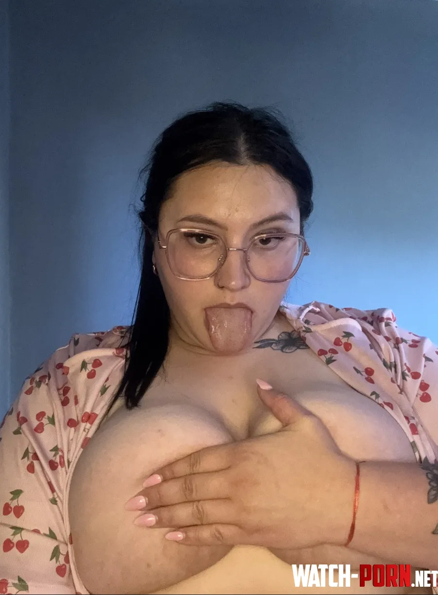 over 270 lbs.. do men find it attractive? by Puppycore_doll