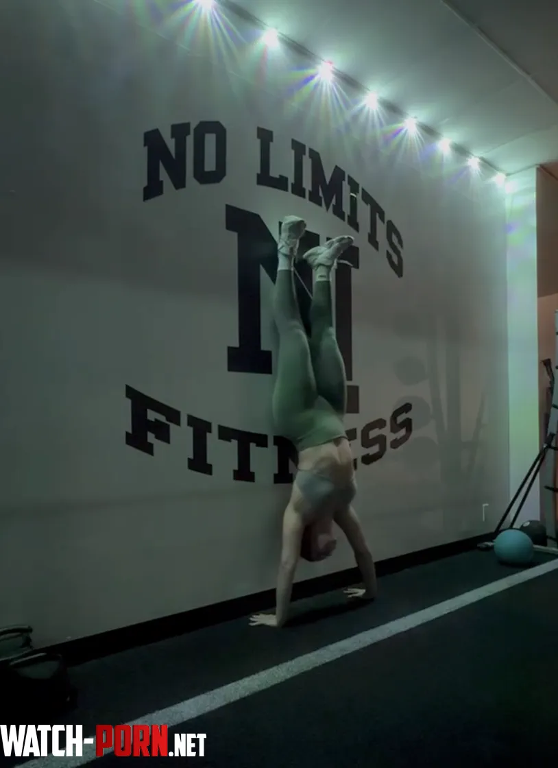 finally made a hand stand by JunoJests