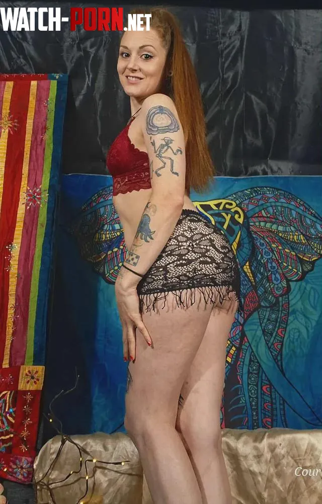 i love how bright red my hair is. by CourtneyCox8257