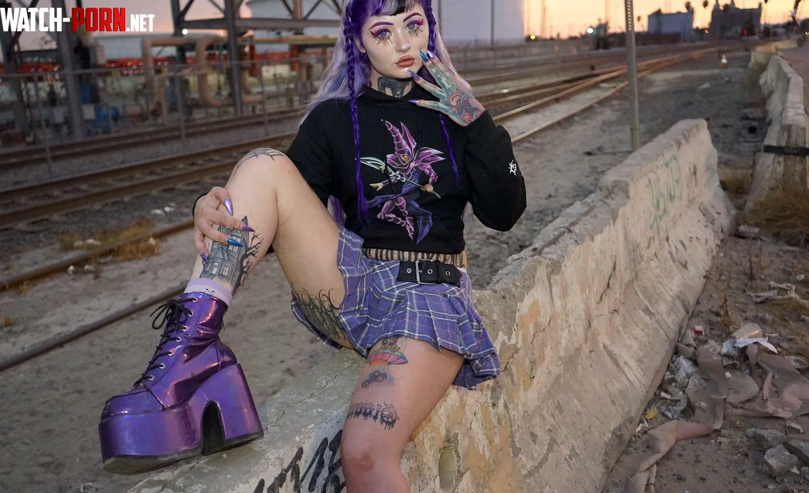 Ever had a goth girl riding ur dick? by DarlingPetalina