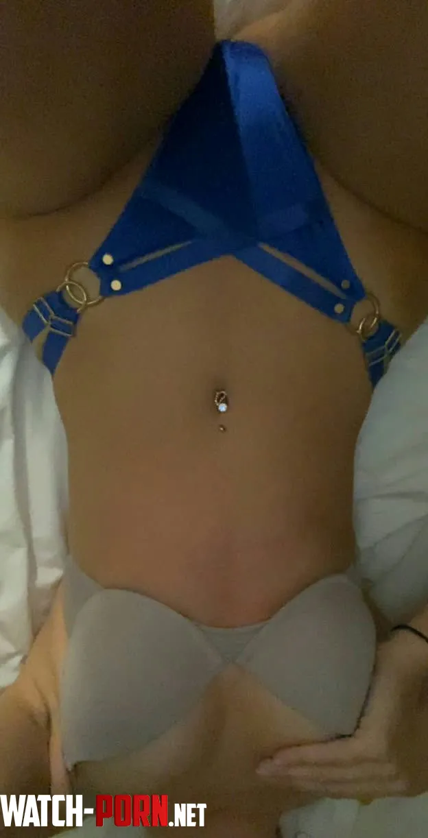 Låt oss se vilka av grannarna som redan är vakna 🤭 by amandaemits