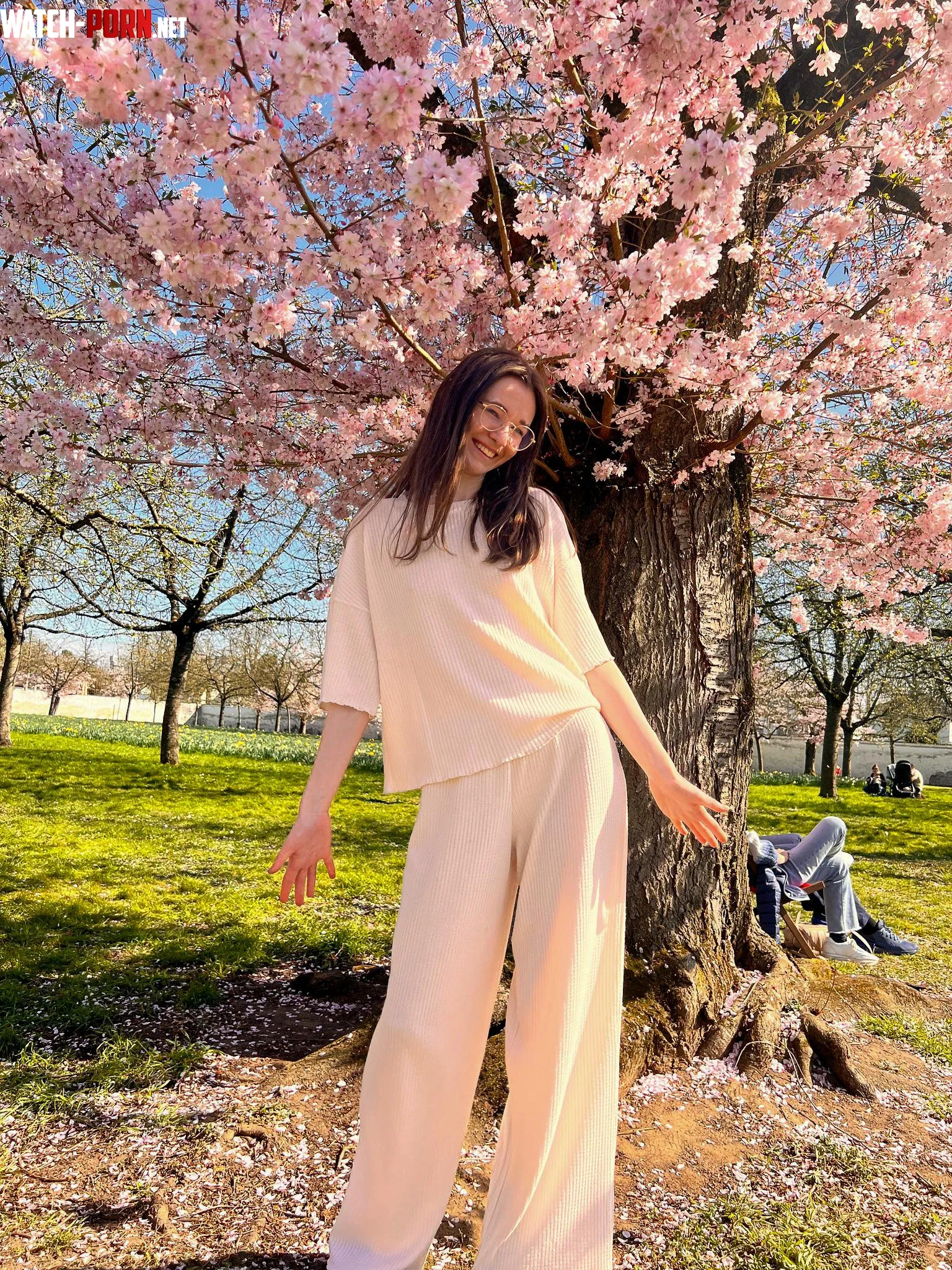 Do you like my outfit? by Emmi-Hill