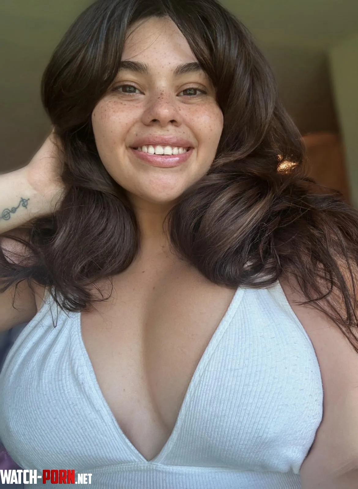 Serving up the pokies with a side of cleavage by mollyzedolly