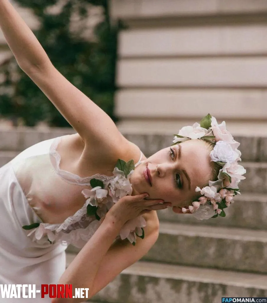 Kiernan Shipka by Chaos_x_bot