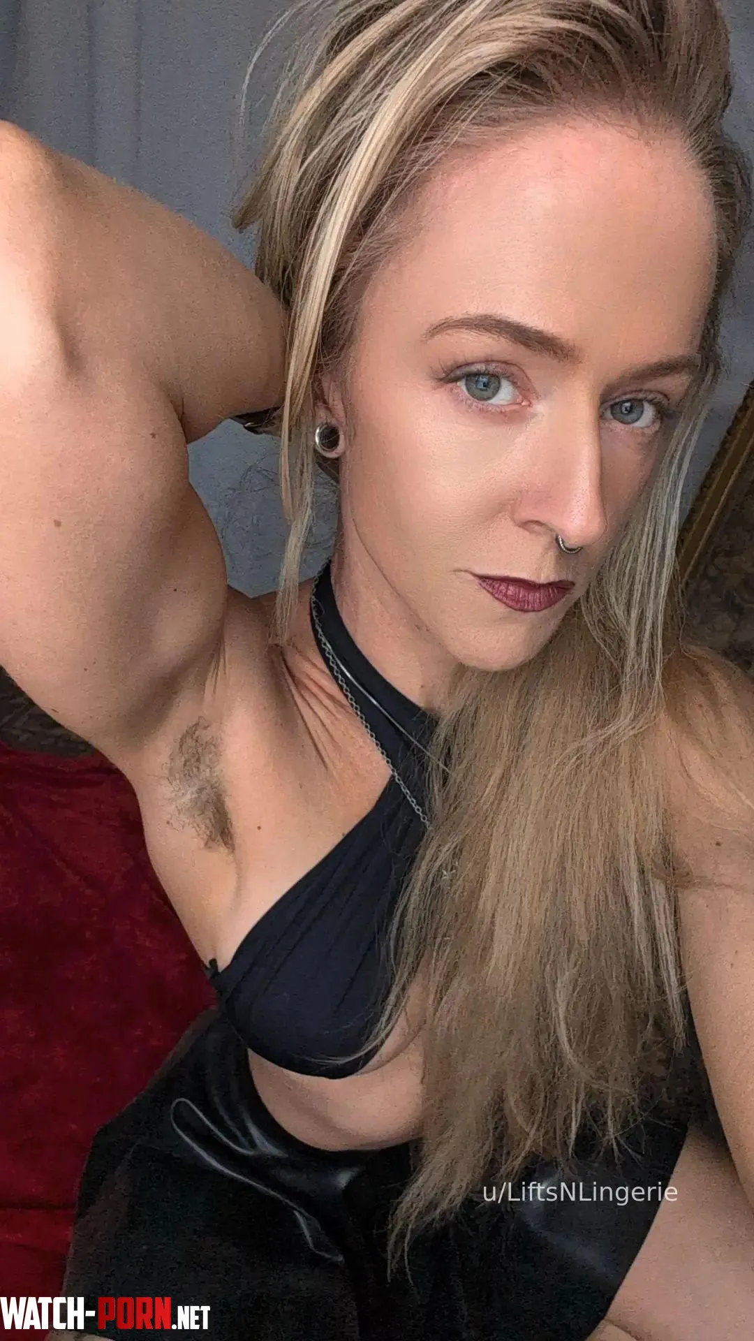 Are hairy armpits on pretty women just nice to look at or is smelling them where it's at by LiftsNLingerie